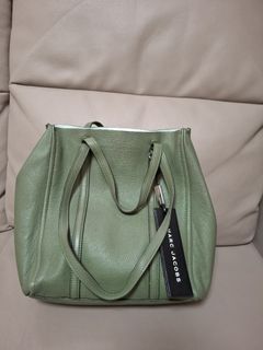 （分類：）位於 。 由 preloved2416 提交（商品編號 1420637386，圖片 1）。簡介： 。