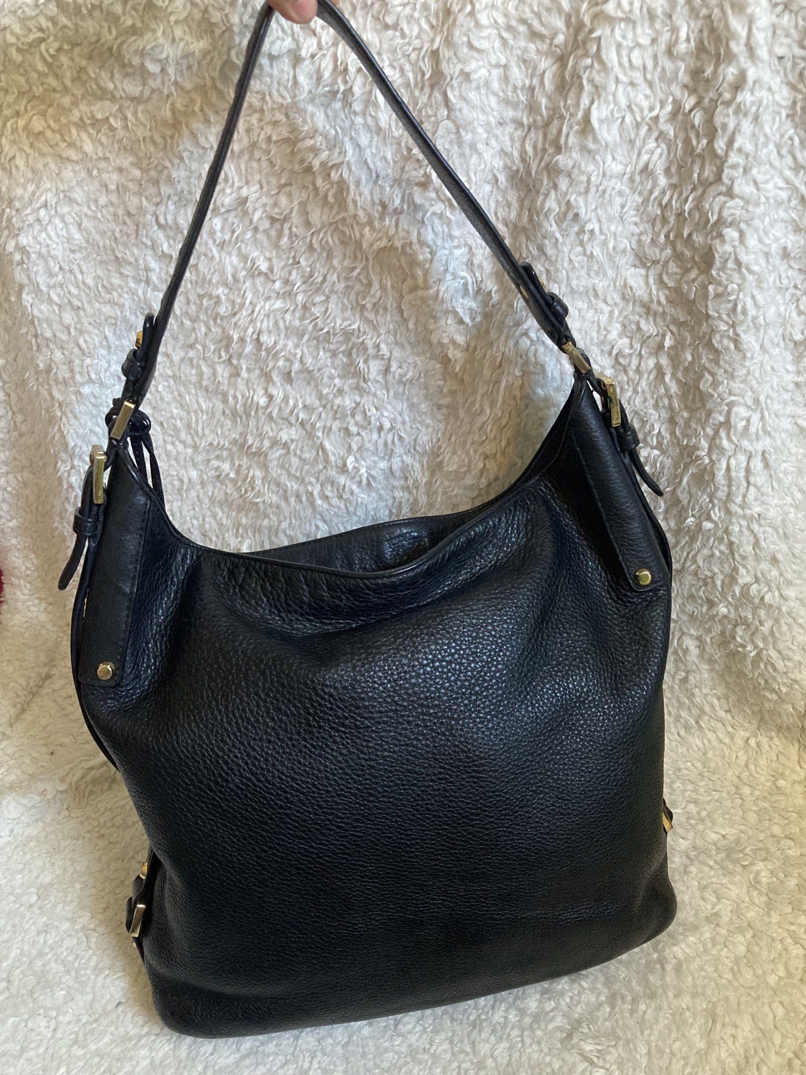 Michael Kors Bedford Hobo bag (Category: Luxury Bags & Wallets) located in Mabalacat. Submitted by bagstrend (Listing ID 1420608570, Image 2). Description: Sign of use on hardwares Intact rubber seal Clean inside and out Color: Black Size: 10.5"height x 11.5" length Very good condition No COD, ship out after payment via gcash or BPI bank transfer. Price + sf. Courier: JRS/J&T for door2door, LBC for branch pick up only. LBC COP accepted with minim