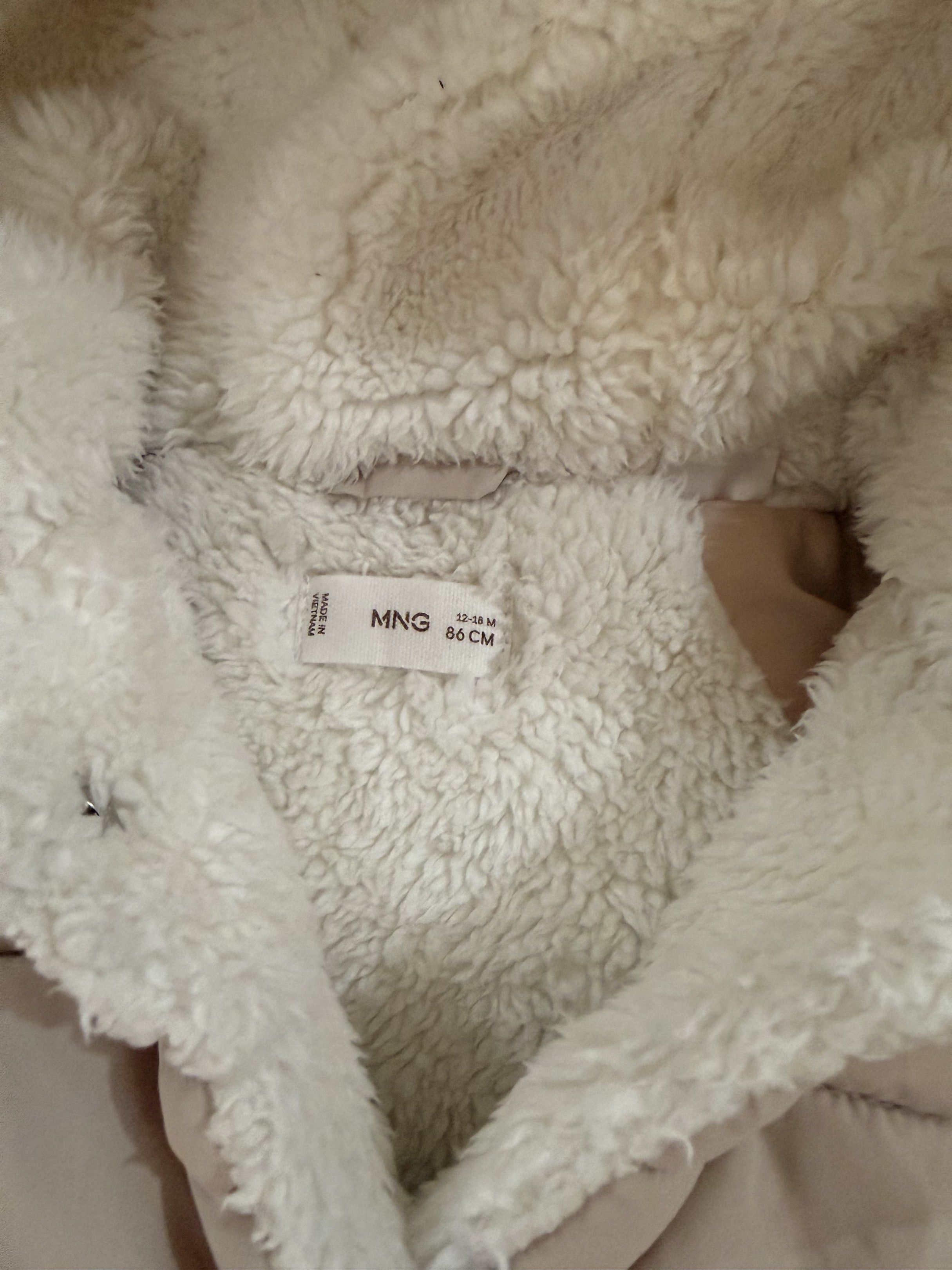 MNG Baby Padded Jacket with Hood (Category: Coats, Jackets and Outerwear) located in Pasay City. Submitted by kengdecluter (Listing ID 1420660133, Image 3). Description: - MNG baby jacket - Size: 12-18 months (86cm) - Padded design - Cozy sherpa-lined interior - Hooded - Button-up front - Two pockets - Neutral beige color.