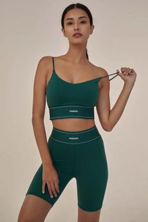 (Category: ) located in . Submitted by cloudwardrobe (Listing ID 1420717511, Image 1). Description: .