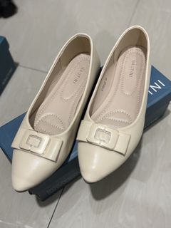 (Category: ) located in . Submitted by tulips_preloved (Listing ID 1420718663, Image 1). Description: .