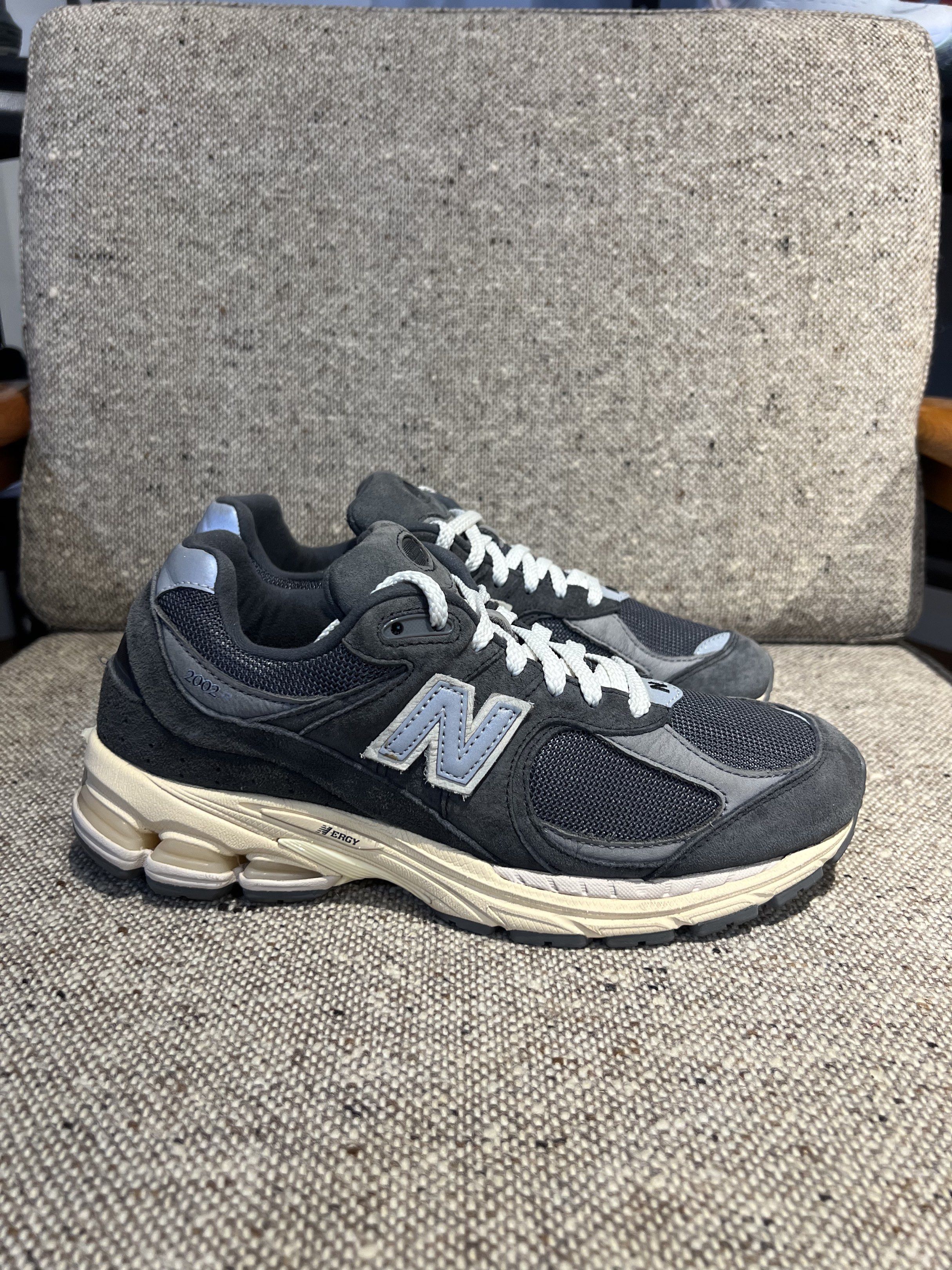 New Balance 2002R Grey Sneakers (Category: Sneakers) located in Baguio. Submitted by cray1234 (Listing ID 1420742444, Image 3). Description: - New Balance 2002R sneakers - Size: US 7.5 Men / US 9 Women (25.5cm insole) - Color: Grey and off-white - Condition: Excellent - Includes original laces.