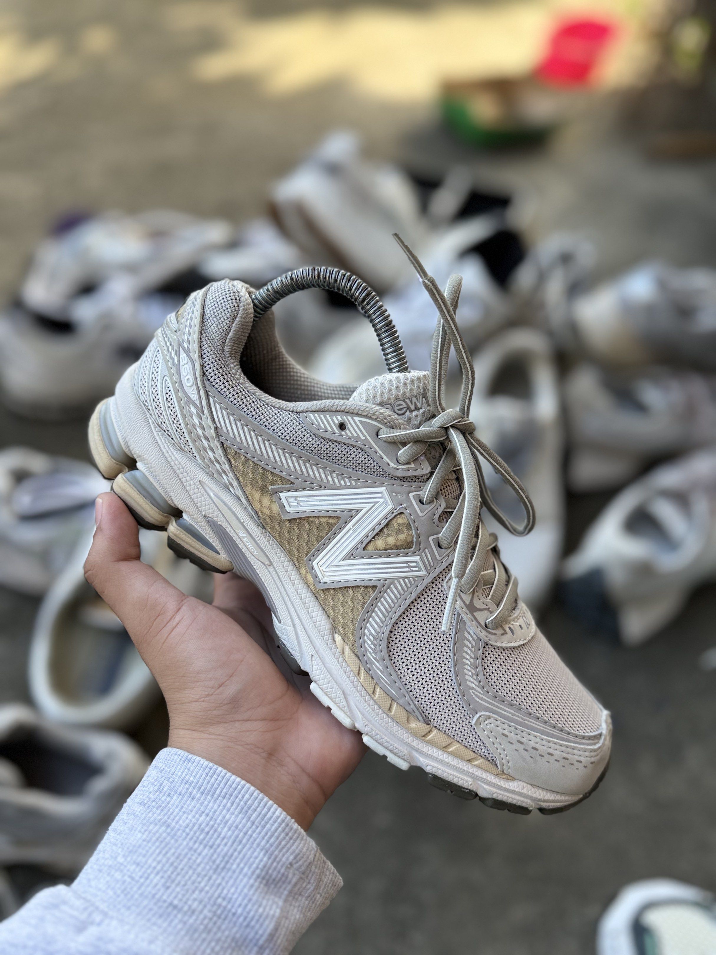 New balance 860 v2 (Category: Sneakers) located in Bayog. Submitted by hared_dos (Listing ID 1420669367, Image 1). Description: As new!.