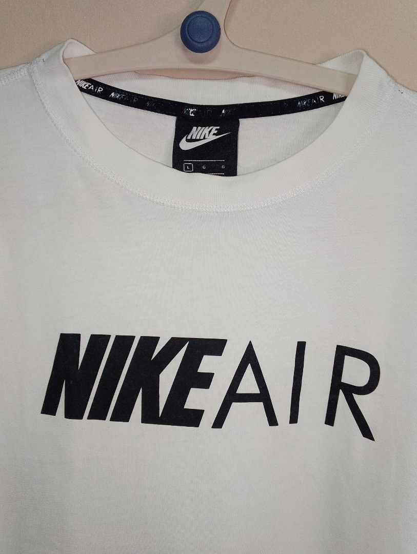 Nike Air White T-shirt (Category: Tshirts & Polo Shirts ) located in Antipolo. Submitted by technothrift (Listing ID 1420624766, Image 2). Description: - White Nike Air T-shirt - Features Nike Air logo on the front - Nike logo also printed on the back of the neck - Comfortable fabric - Perfect for everyday wear - Minimal Stain (Washable) - Large on Tag (21x25).