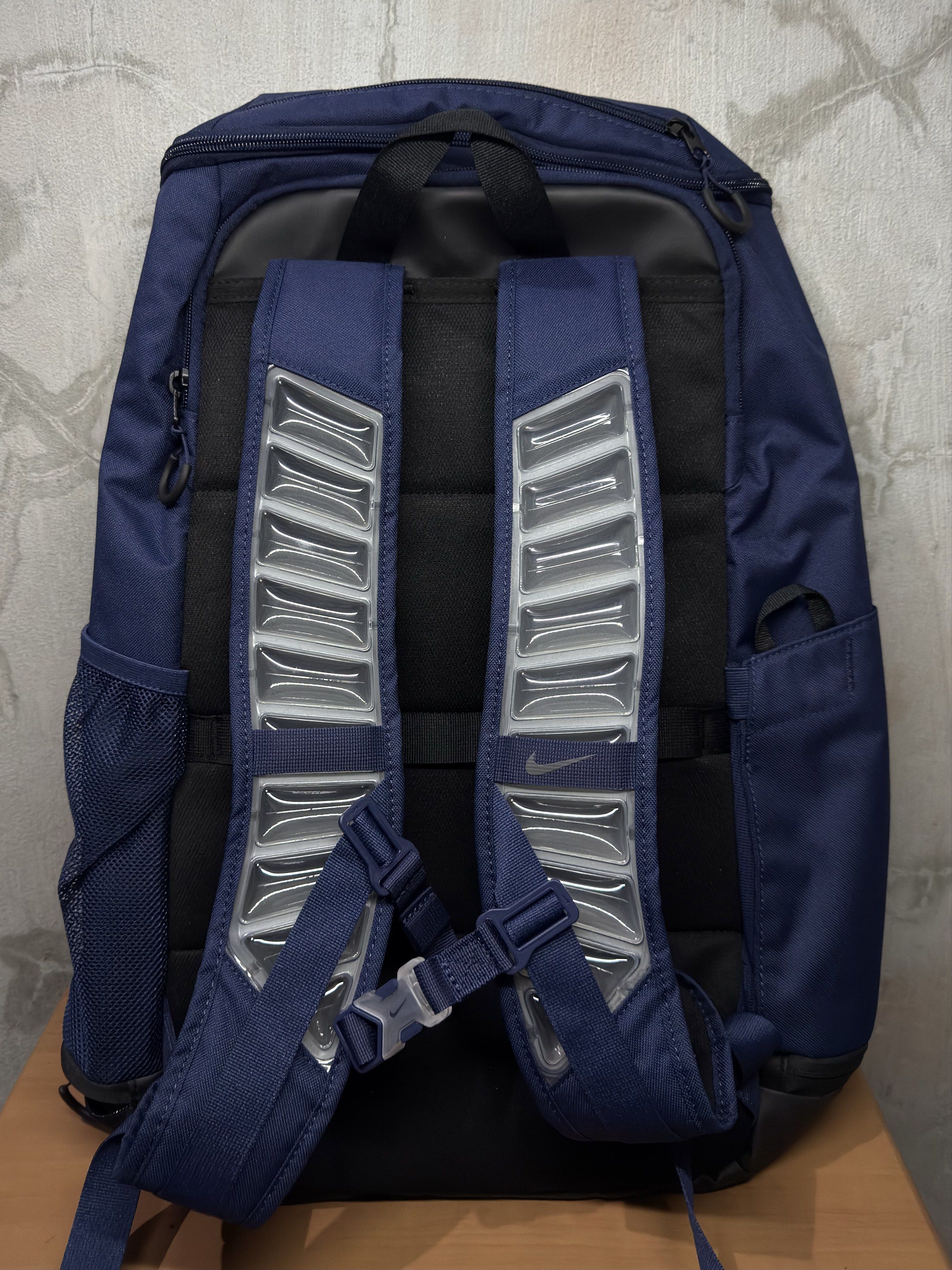 Nike Elite Backpack v3 (Category: Backpacks) located in Manila. Submitted by aikhmnl_ (Listing ID 1420599282, Image 2). Description: Nike Varsity Elite Backpack v3 (32L) Below SRP‼️ ₱3,498 only! (SRP 4,295 ❌) Brand New and Authentic/Original 💯 Complete with: - Nike Paper Bag - Hang Tag - Bag Plastic 📍 Manila Location (Open for Meetups) 📦 Ship Nationwide via Lalamove/LBC.