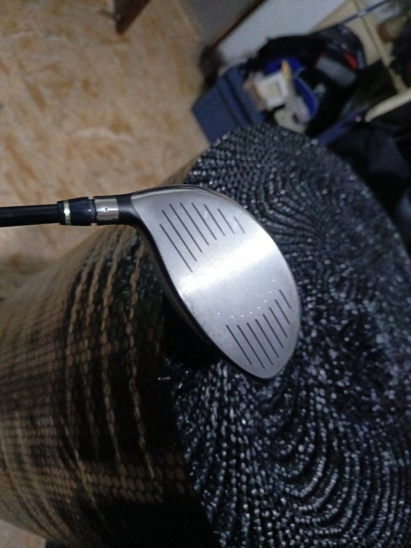 Nike SQ Dymo2 Golf Driver (Category: Golf) located in Manila. Submitted by yeonmei5614747 (Listing ID 1420600506, Image 2). Description: - Nike SQ Dymo2 golf driver - Black shaft with yellow accents - Silver and black club head - Black grip - Nike logo on club head - "SQ Dymo2" and "9.5" markings on the club head S FLEX RH .