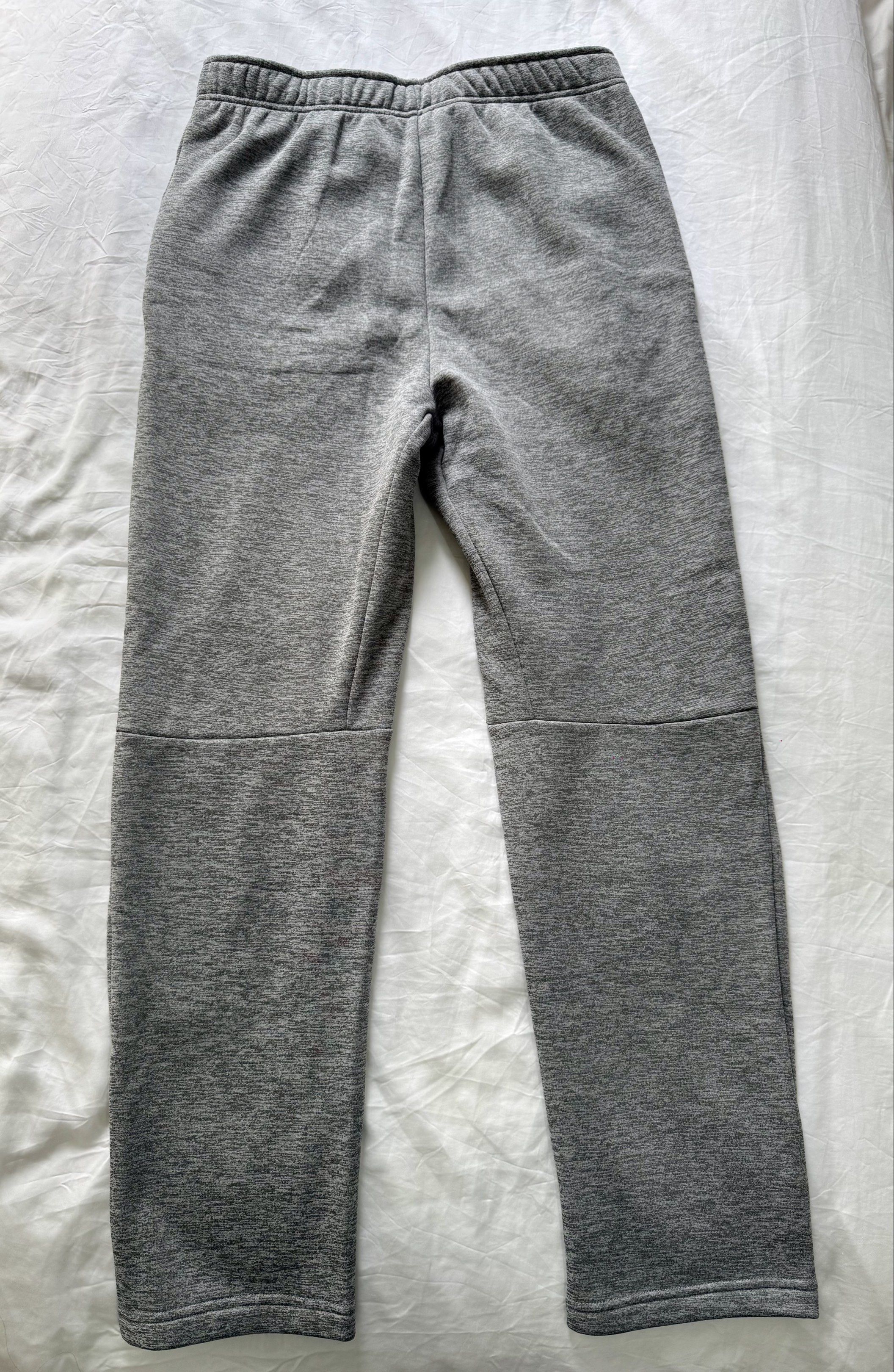 Nike Therma-FIT Sweatpants - Gray - Medium (Category: Joggers) located in Caloocan City. Submitted by leandroroman (Listing ID 1420642752, Image 2). Description: Used only once. Size: Medium Color: Gray Length: 42 inches.