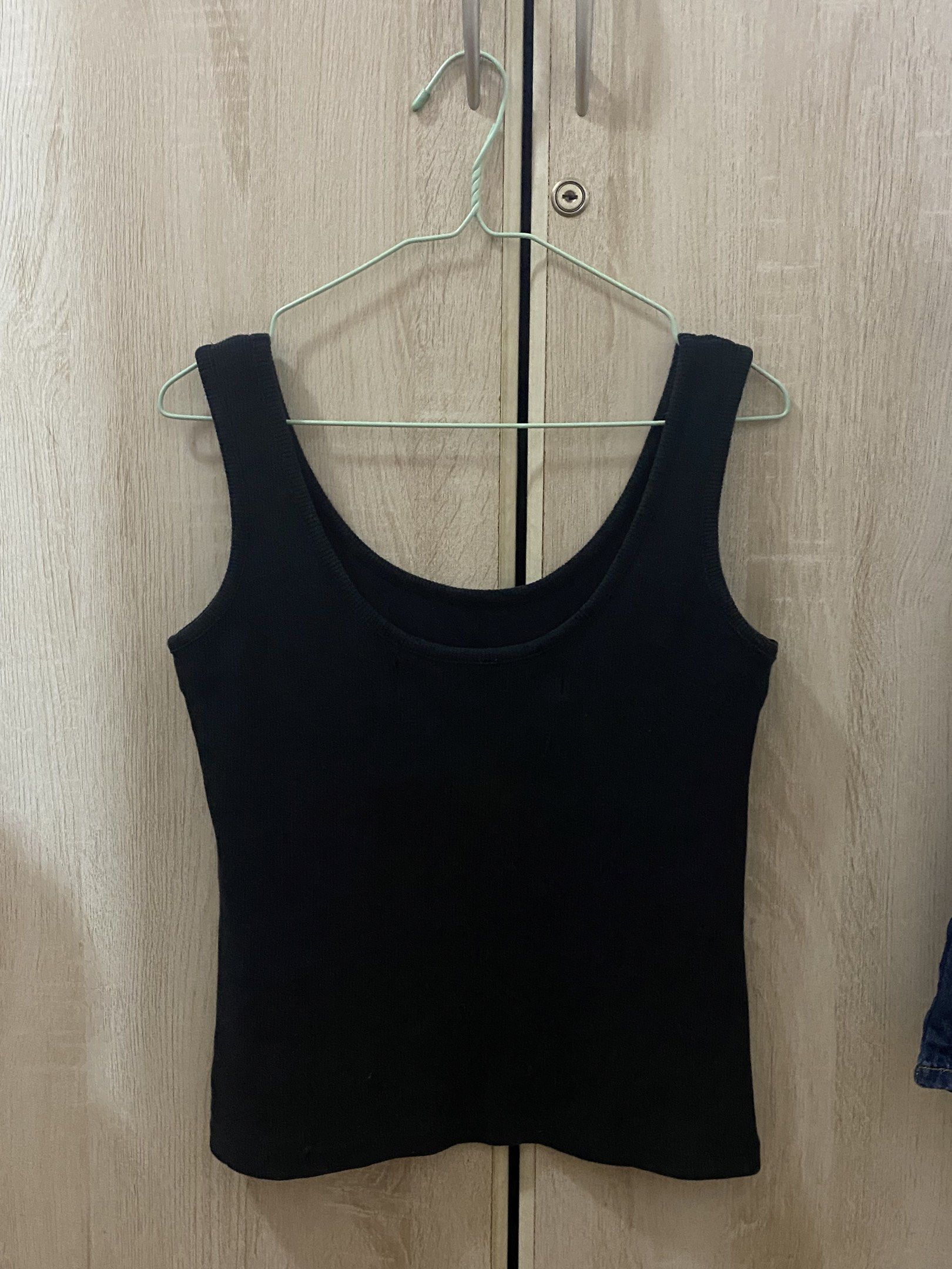 OFF-WHITE Off Stamp ribbed-knit tank top - Size Small (Category: Sleeveless) located in Manila. Submitted by anneeem (Listing ID 1420713055, Image 3). Description: - Not sure if authentic - Size: Small - Color: Black - Material: Ribbed knit.