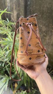 (Category: ) located in . Submitted by gnostore (Listing ID 1420641023, Image 1). Description: .