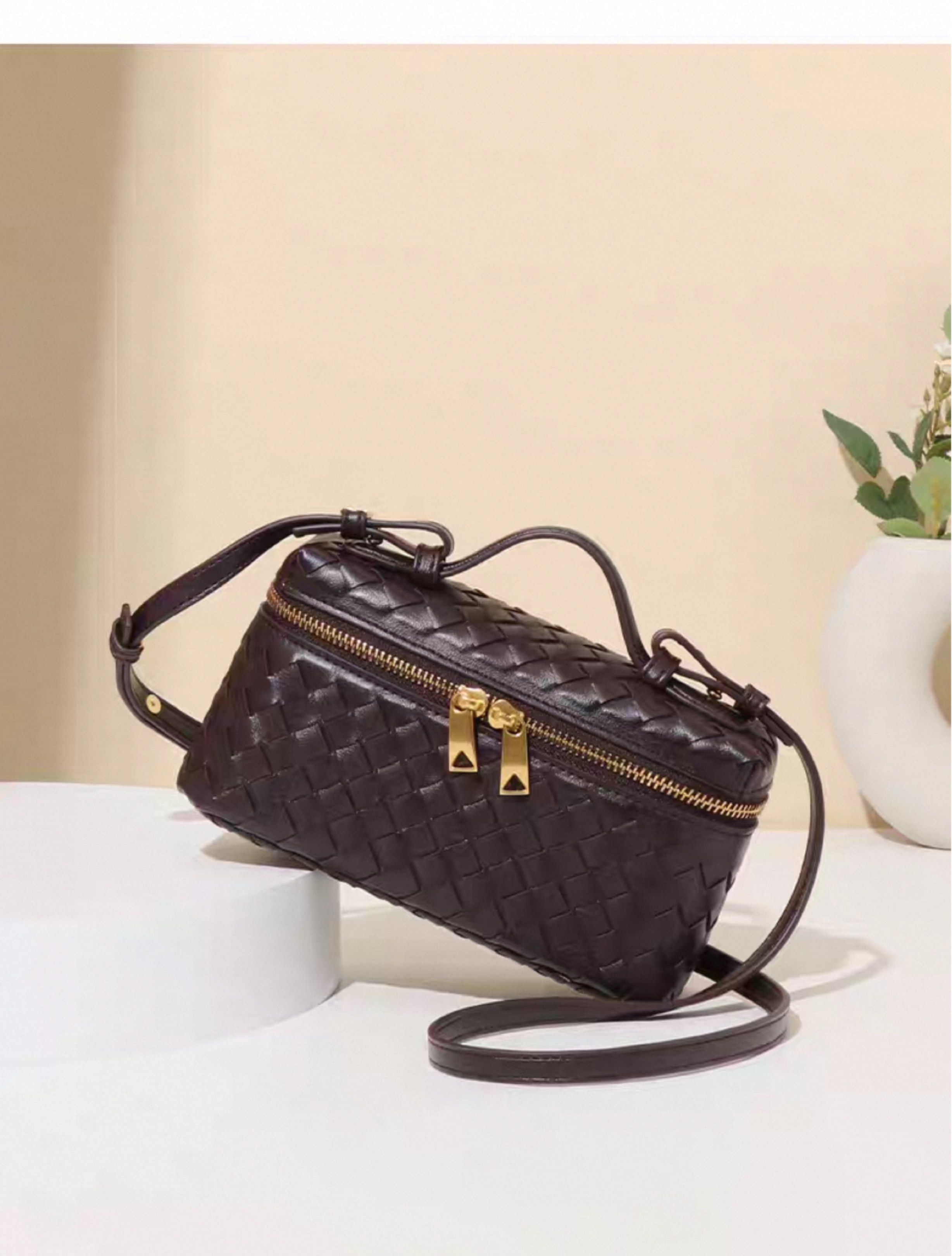 Pattern weaved bag (Category: Cross-body Bags) located in Singapore. Submitted by aphroditexx (Listing ID 1420718543, Image 2). Description: New Not used Detachable & adjustable strap Willing to nego.