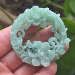 牡丹花/山水画/福/钱袋/八瑞相/一帆风顺/知足常乐/升官发财/毛笔/宝瓶/葫芦/花生/苹果/四季豆/寿桃/福瓜/佛手/葡萄/竹/荷叶/如意/如意结/永生结/花/叶子/白菜/法器/刀/爷头/扇子/琵琶/十字架 Collection item 3