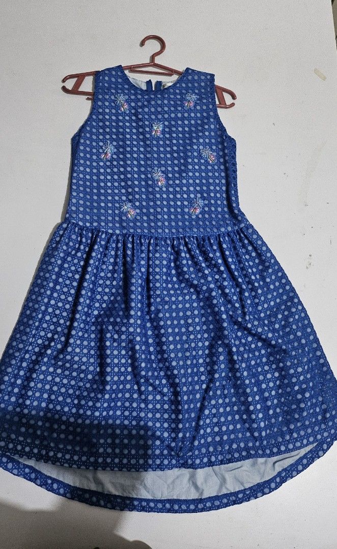 Peppermint Blue Dress Size 14 (Category: Babies & Kids Fashion) located in Manila. Submitted by mikafinds (Listing ID 1420637961, Image 1). Description: - Peppermint blue dress - Size 14 - Sleeveless design - Round neckline - Fitted bodice - Flared skirt - Textured fabric RFS: Outgrown Mode of payment: Gcash Delivery: Shouldered by buyer Mode of Delivery: Lalamove or Grab.