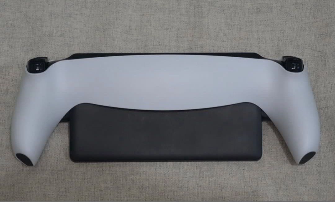 Playstation Portal (Category: PlayStation) located in Santa Rosa. Submitted by tonbonda (Listing ID 1420621593, Image 2). Description: Playstation Portal Lightly Used - Like Brand New With Spigen Tempered Glass Installed since Day 1.