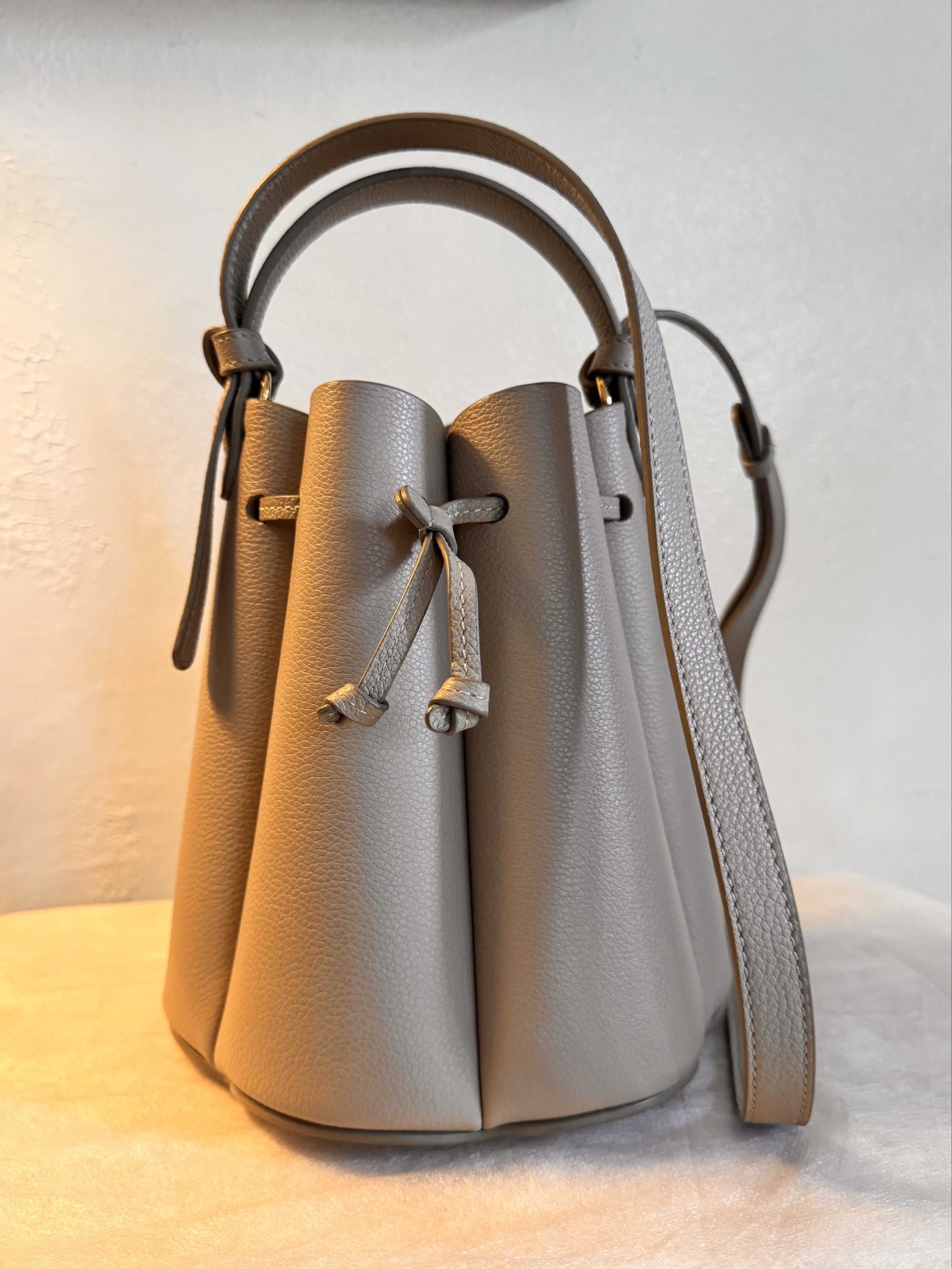 Polene Mini Numero Huit Bucket Bag Authentic (Category: Cross-body Bags) located in Quezon City. Submitted by jmako (Listing ID 1418141877, Image 1). Description: Made in Spain Very good condition .