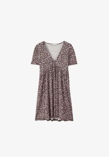 (Category: ) located in . Submitted by cloudwardrobe (Listing ID 1420720710, Image 1). Description: .