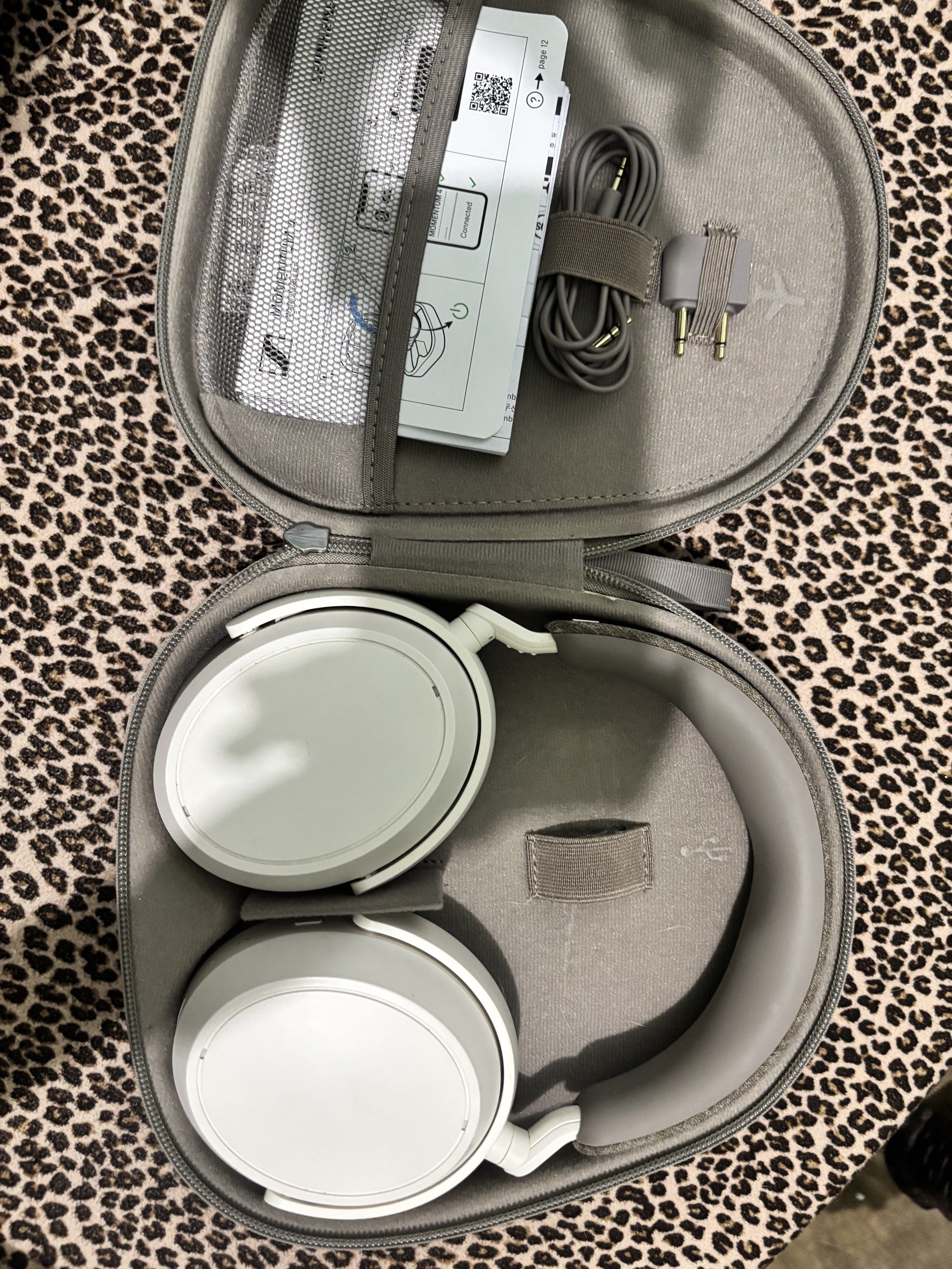 Sennheiser Momentum 4 Wireless Headphones (Category: Headphones & Headsets) located in Pasay City. Submitted by czarina27g (Listing ID 1420602550, Image 2). Description: good as new, with orig box rfs: upgrade.