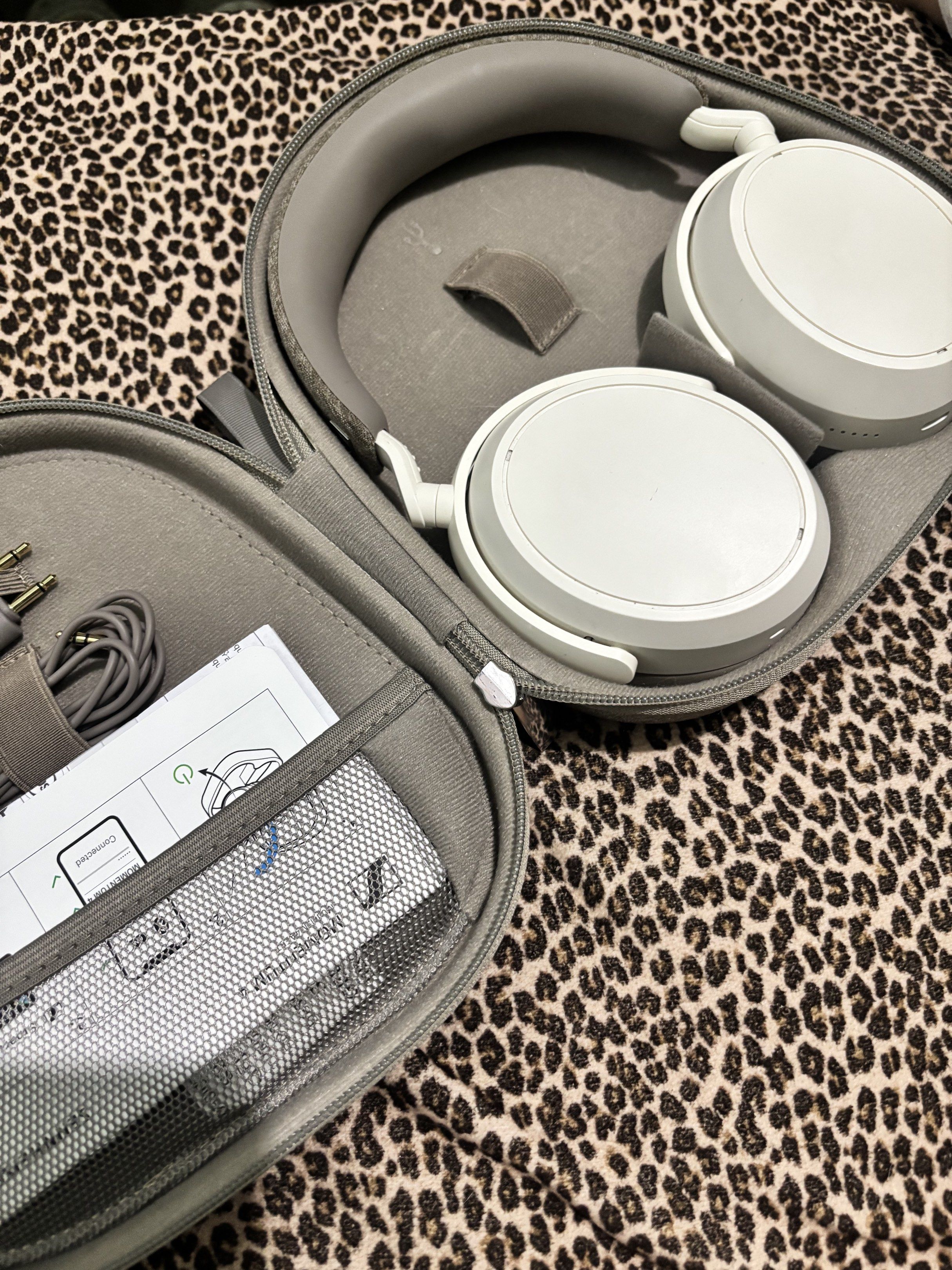Sennheiser Momentum 4 Wireless Headphones (Category: Headphones & Headsets) located in Pasay City. Submitted by czarina27g (Listing ID 1420602550, Image 1). Description: good as new, with orig box rfs: upgrade.