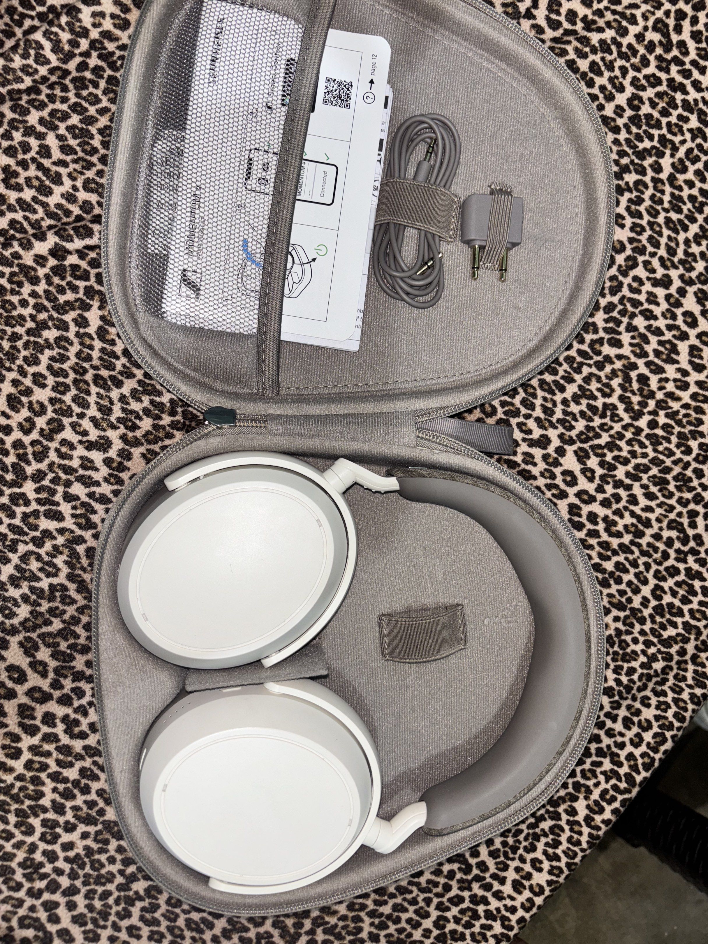 Sennheiser Momentum 4 Wireless Headphones (Category: Headphones & Headsets) located in Pasay City. Submitted by czarina27g (Listing ID 1420602550, Image 3). Description: good as new, with orig box rfs: upgrade.