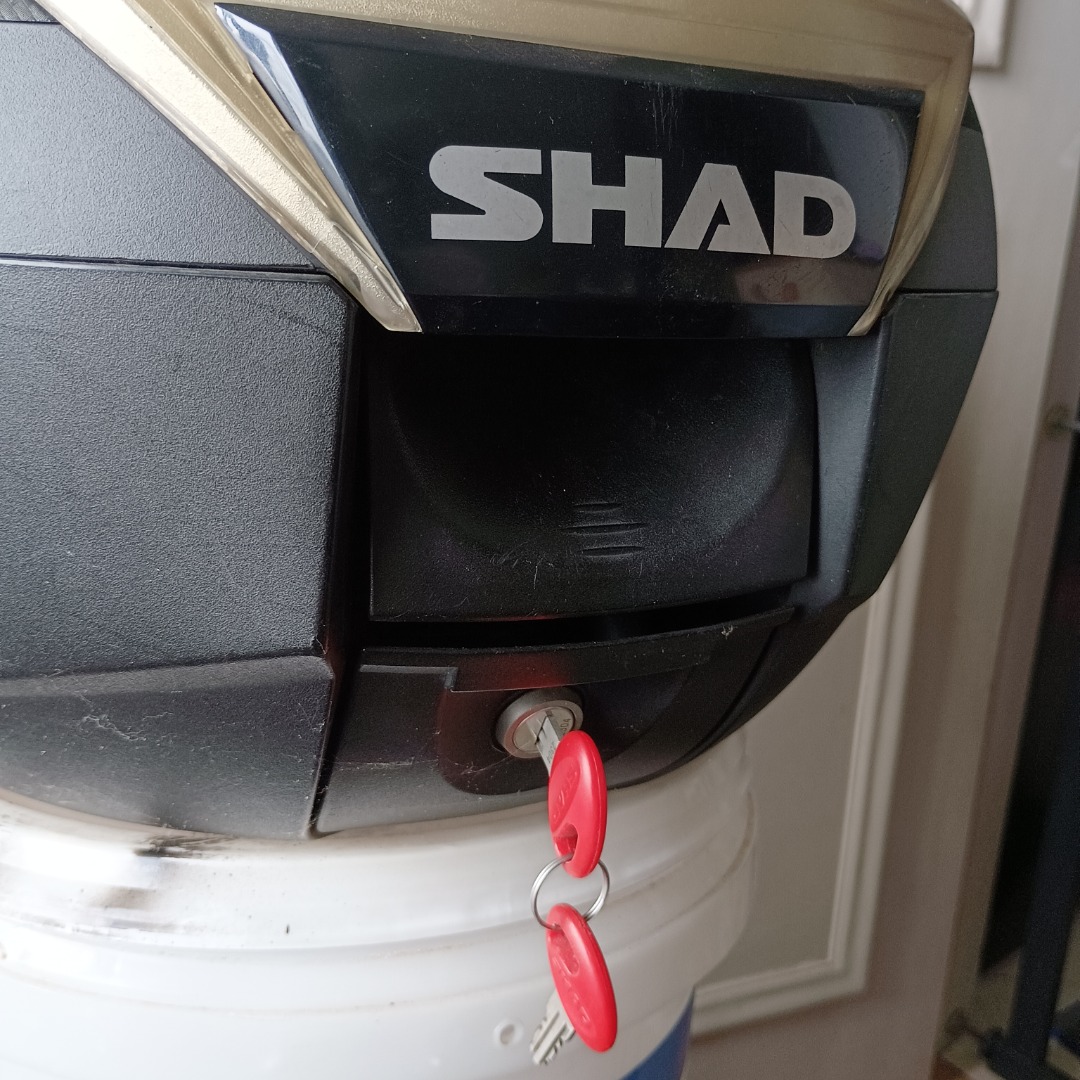 SHAD Motorcycle Top Box with Keys, Motorbikes, Motorbike Parts ...