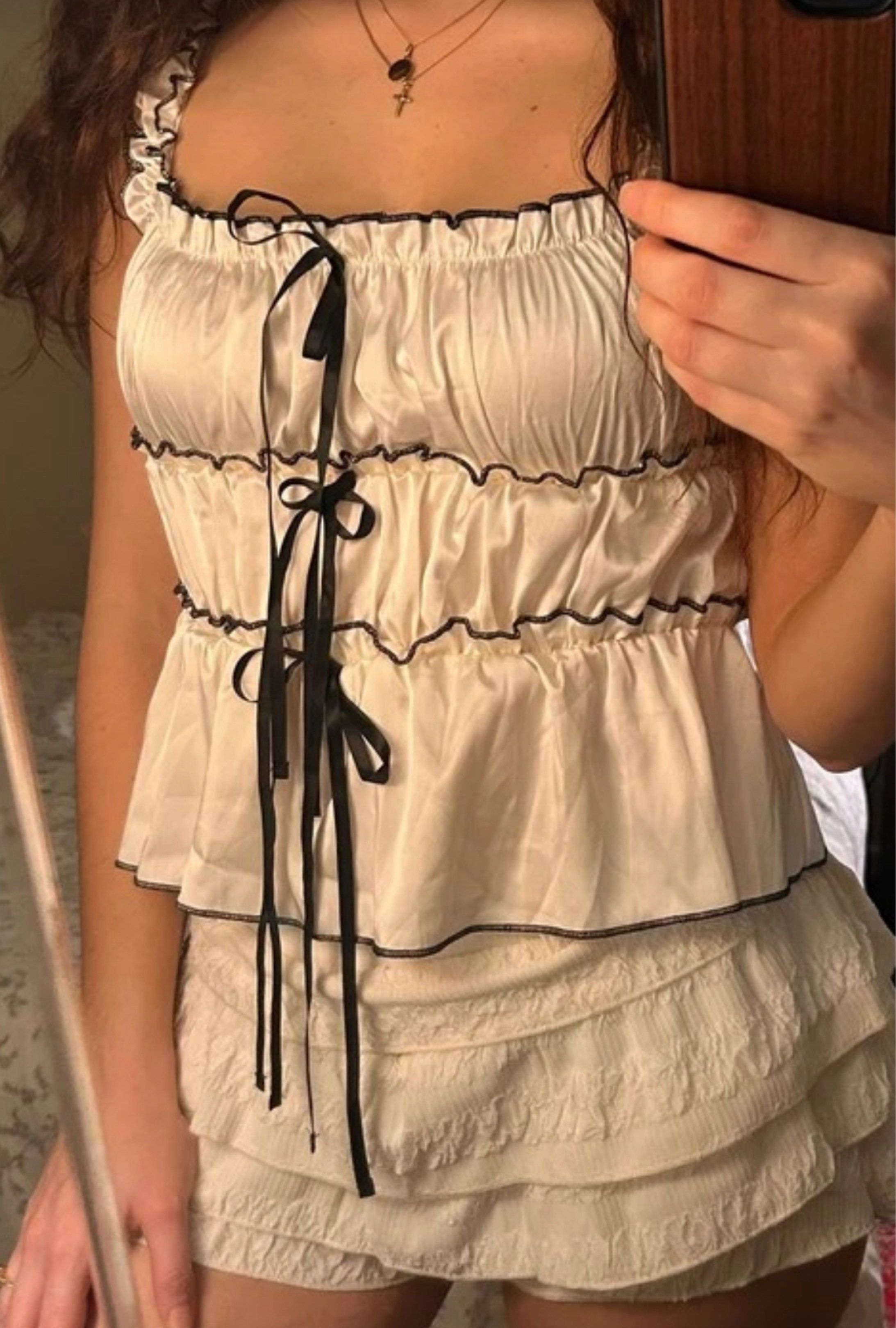 Shein White top (Category: Sleeveless) located in Bacoor. Submitted by natrix (Listing ID 1420724871, Image 3). Description: .