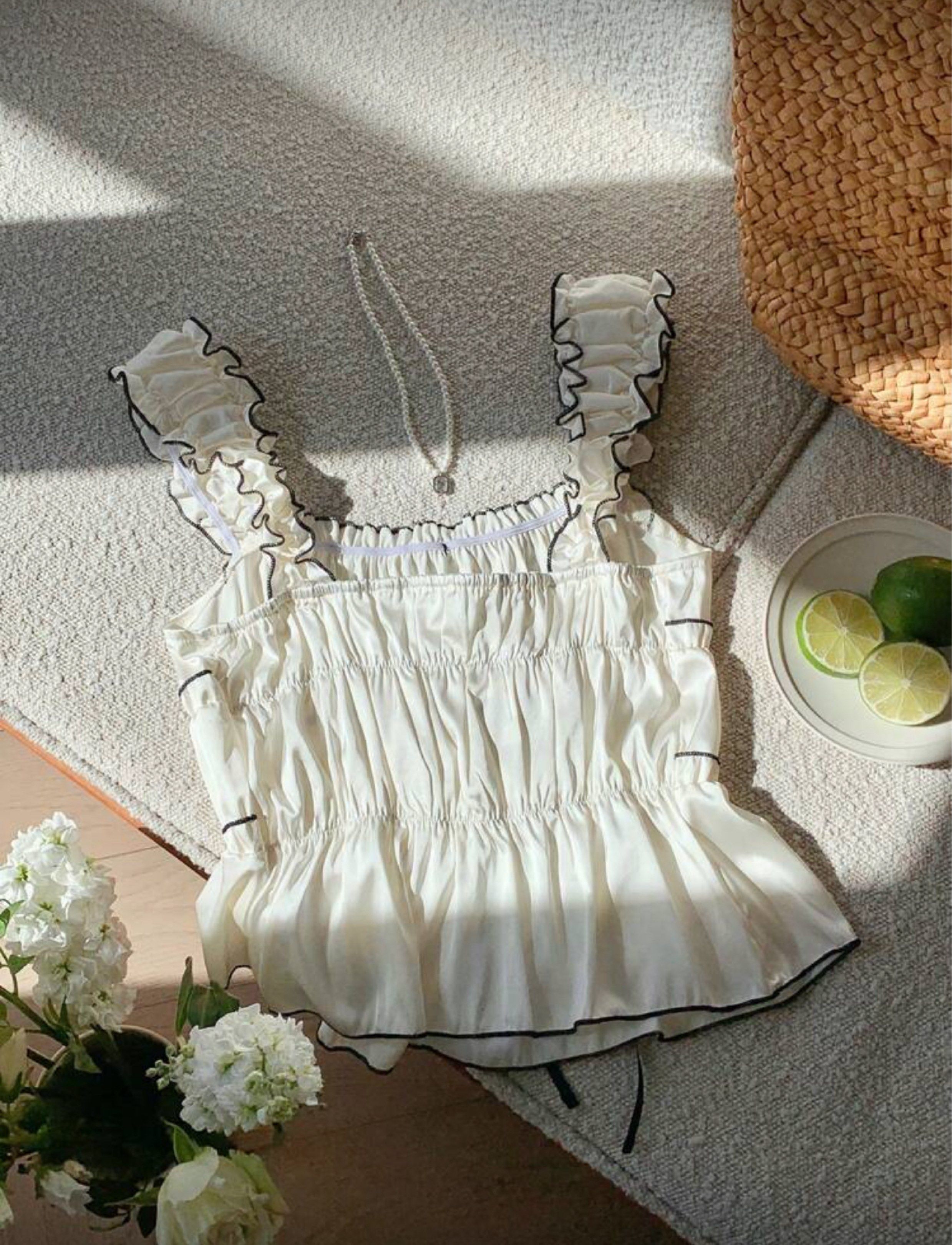 Shein White top (Category: Sleeveless) located in Bacoor. Submitted by natrix (Listing ID 1420724871, Image 2). Description: .