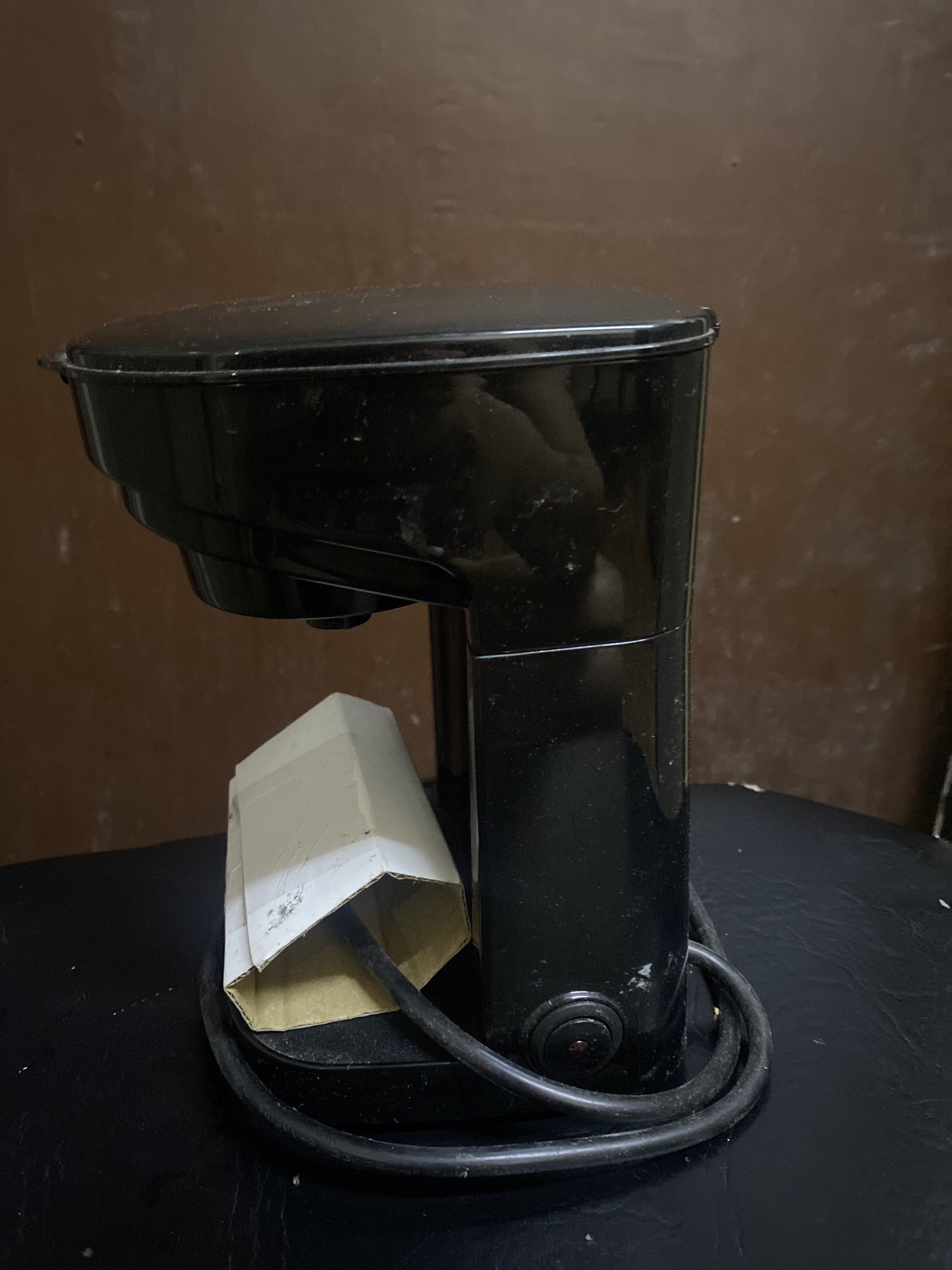 Simplus Drip Coffee Maker American Electric (Category: Coffee Machines & Makers) located in Binangonan. Submitted by love_kat (Listing ID 1405811335, Image 2). Description: 🎀 used once ! 🎀 bought at 🍊app for ₱600+.