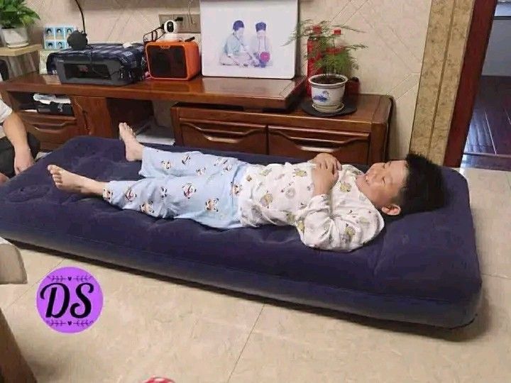 Single Inflatable Air Bed (Category: Bed Frames & Mattresses) located in Makati City. Submitted by oideme (Listing ID 1420666707, Image 2). Description: - Navy blue single-sized inflatable mattress. - Ideal for guests or travel. - Features a comfortable, textured surface. - Conveniently inflates and deflates for easy storage. - Shown with blanket and pillows (not included)..