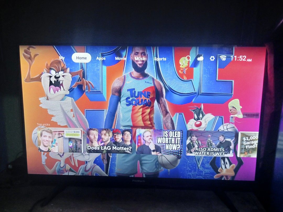 Smart Tv 32inches (Category: TV) located in Manila. Submitted by brightocean_097a0c (Listing ID 1420742571, Image 1). Description: 32inches smart tv almost new po with box and warranty. check to sawa upon pick up ☑️ Open for VC para ma check niyo po!.