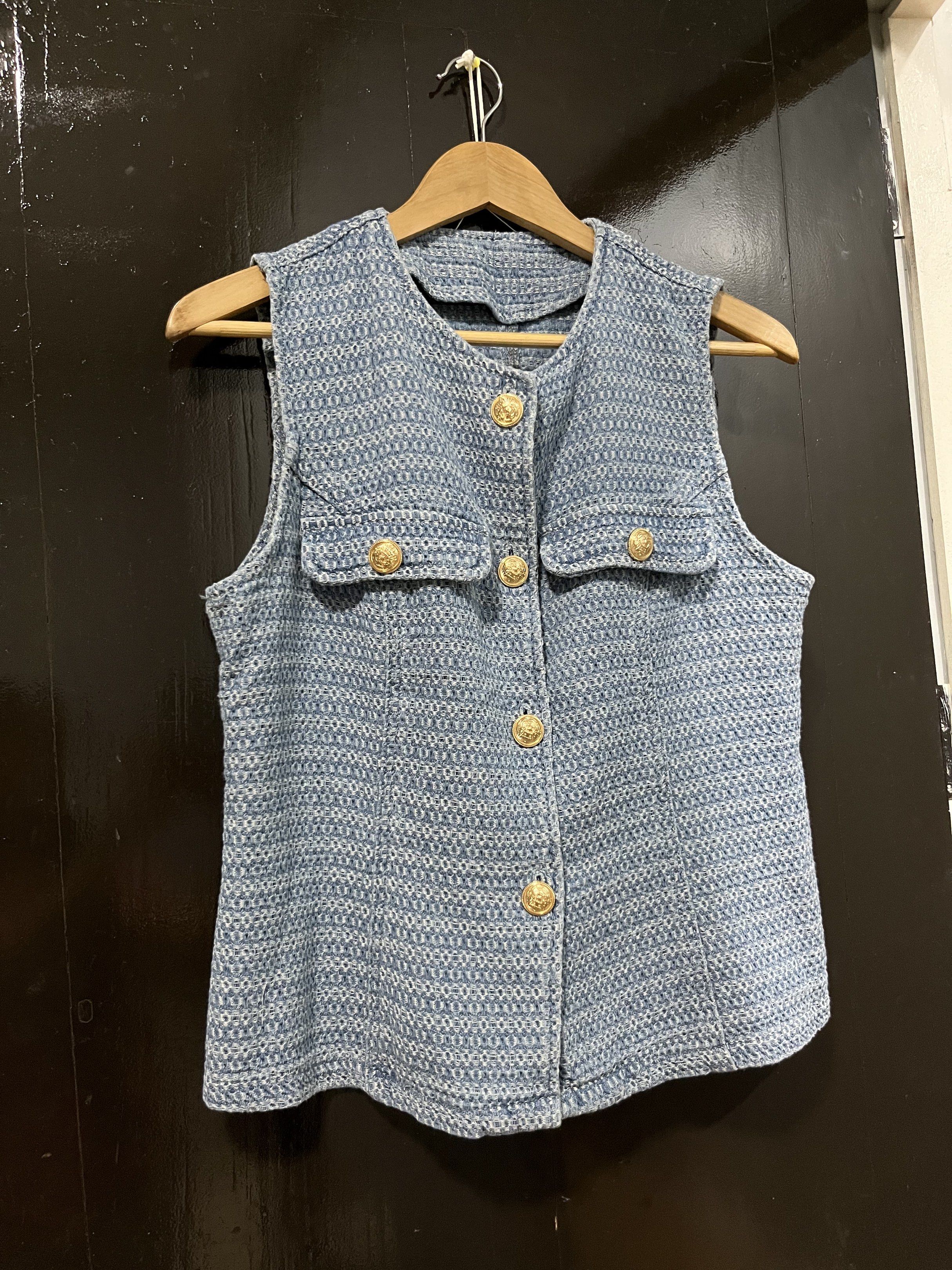 Soft tweed vest (Category: Sleeveless) located in Tabaco. Submitted by debeub (Listing ID 1420559767, Image 3). Description: Never been used Large on tag.