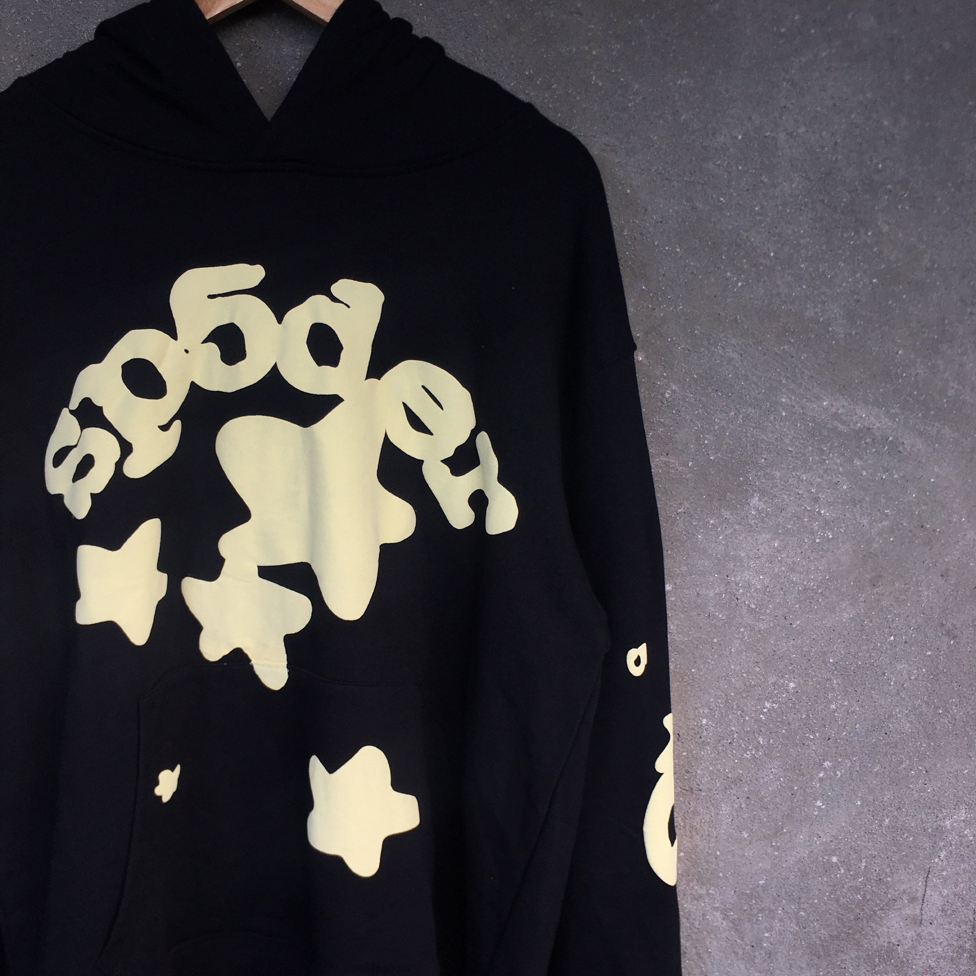 Sp555der Black Beluga Hoodie (Category: Coats, Jackets and Outerwear) located in Cavite. Submitted by 7even.777 (Listing ID 1420712668, Image 2). Description: Excellent Condition Size L Dimes: 23.5 width 27 length (inches) Boxy XL Check posted pic for details. + sf.