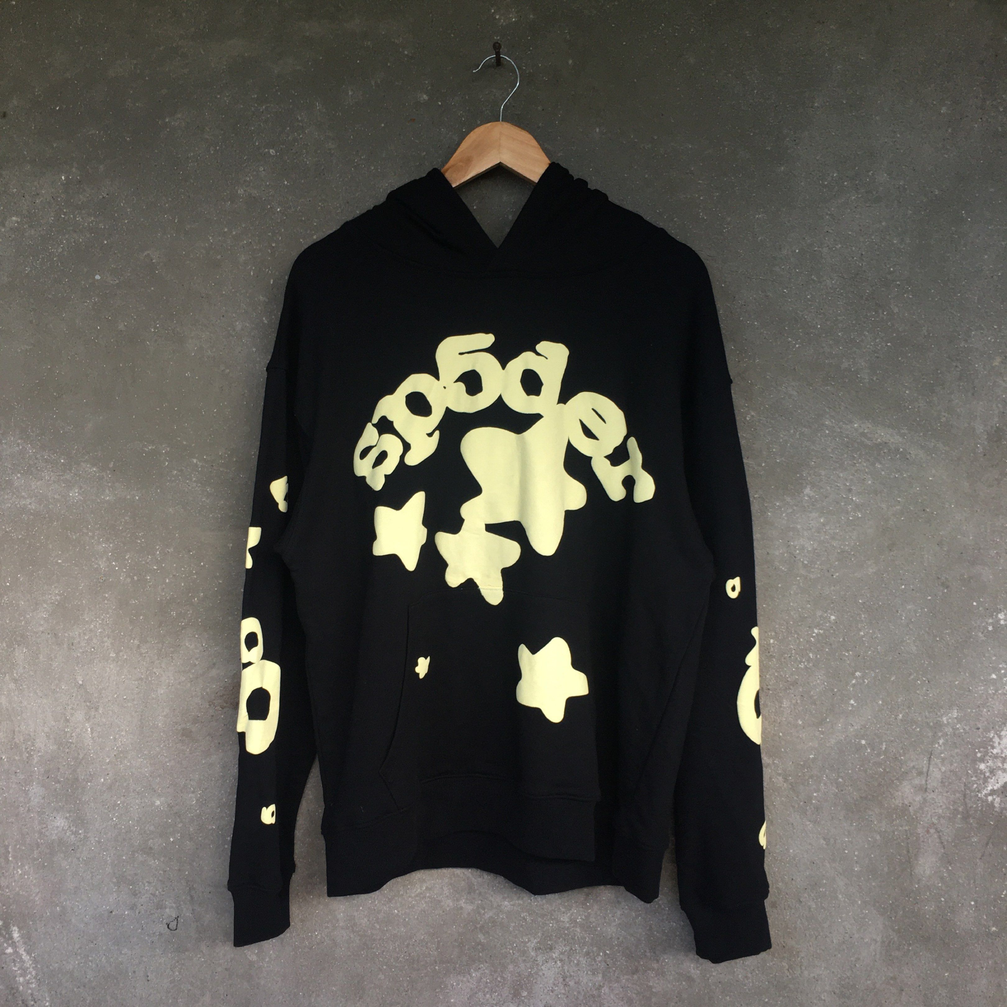 Sp555der Black Beluga Hoodie (Category: Coats, Jackets and Outerwear) located in Cavite. Submitted by 7even.777 (Listing ID 1420712668, Image 1). Description: Excellent Condition Size L Dimes: 23.5 width 27 length (inches) Boxy XL Check posted pic for details. + sf.