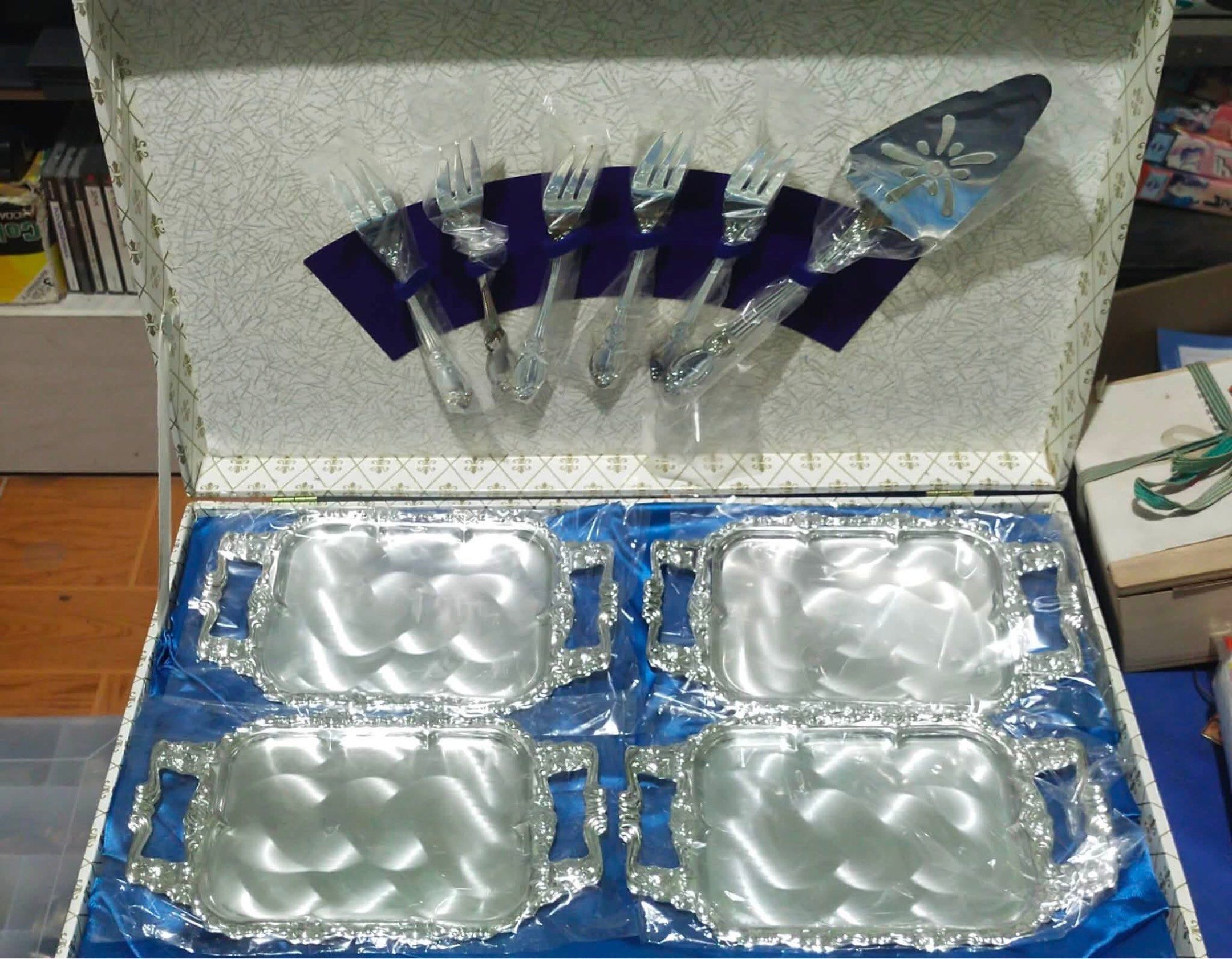 Stainless Silver Cutlery Set (Category: Dinnerware & Cutlery) located in Santo Tomas. Submitted by retrotastic (Listing ID 1420586598, Image 1). Description: SALE!!!! .