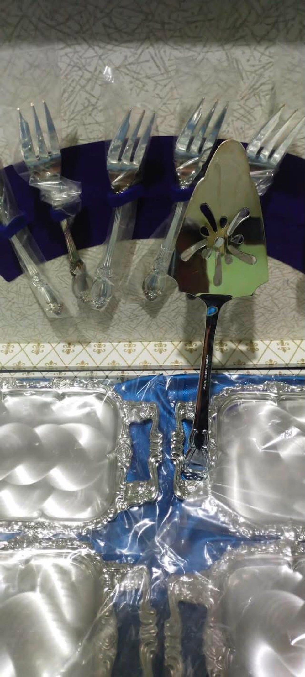 Stainless Silver Cutlery Set (Category: Dinnerware & Cutlery) located in Santo Tomas. Submitted by retrotastic (Listing ID 1420586598, Image 3). Description: SALE!!!! .