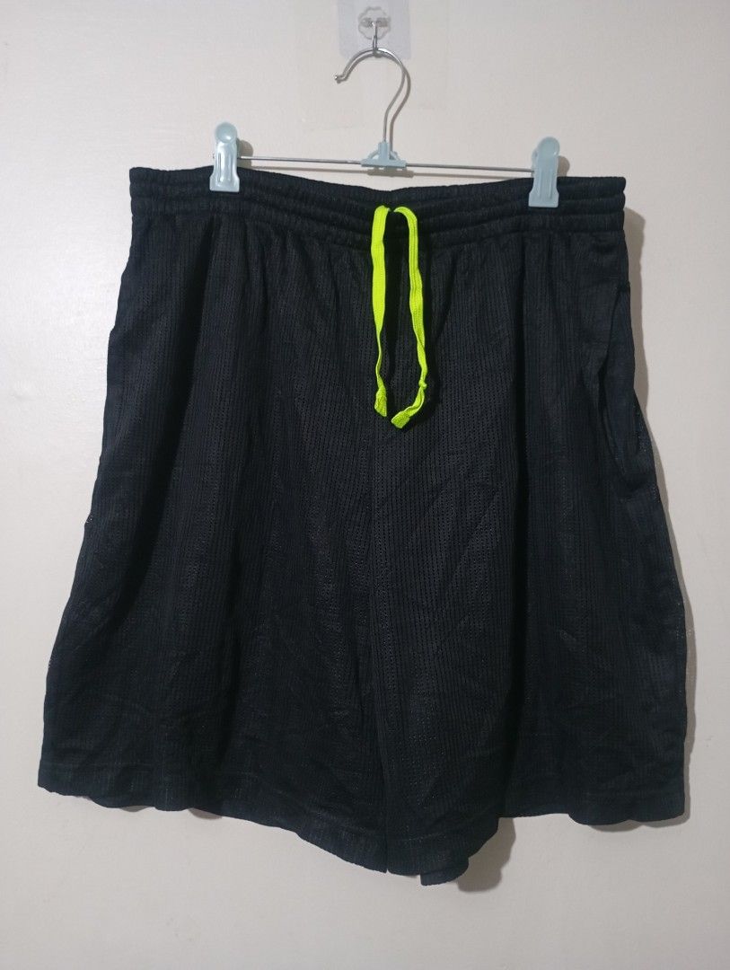 Starter Black Mesh Shorts (Category: Shorts) located in Santa Elena. Submitted by af_thriftshp7 (Listing ID 1420746387, Image 1). Description: - Length : 18.5 - Leg opening : 13.5 - Fabric condition : excellent - Color condition : 10/10 - Issue : none - Starter black mesh shorts - Size: L (36-38) - Neon yellow drawstring - Material: 100% polyester - Textured pattern - Color: Black - Relaxed fit - Comfortable for casual or sports.
