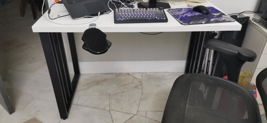 Study computer table (Category: Tables & Sets) located in Kuala Lumpur. Submitted by william2013_ (Listing ID 1420714432, Image 2). Description: width 2feet, length 4feet, height 76cm.