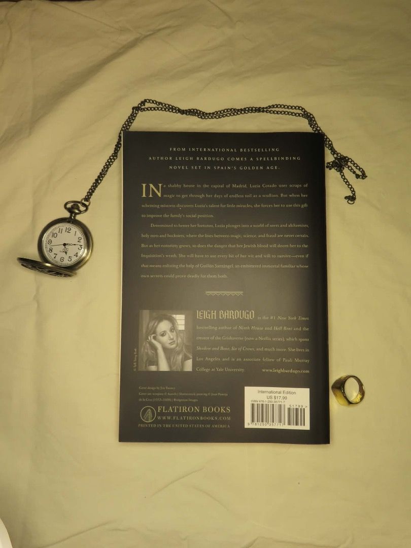 The Familiar - Leigh Bardugo (Category: Storybooks) located in Quezon City. Submitted by m_marcella (Listing ID 1420593486, Image 3). Description: Brand new Bought from Fullybooked, 100% Original RFS: Already Read Message for more deets.