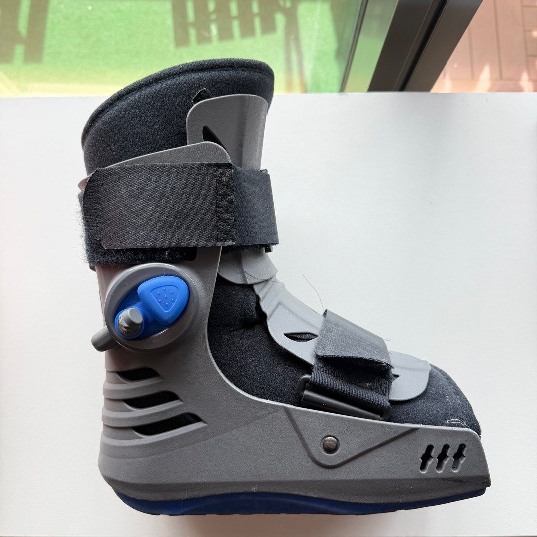 THUASNE XLR8 (Walker Boot With Inflatable Inserts) (Aircast / Walking Boot) (Category: Medical Supplies & Tools) located in Taguig. Submitted by Yukandfriends (Listing ID 1420608504, Image 2). Description: XLR8 TD MID CALF WALKER BOOT M (SIZE 39-43) Used lightly for 3 months only. .