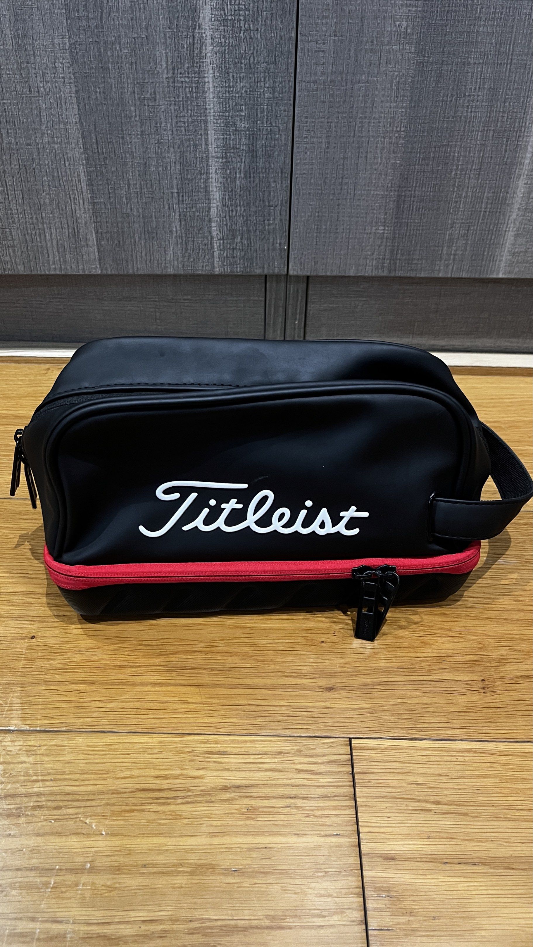 Titleist Golf Travel Bag (Category: Golf) located in Quezon City. Submitted by luissso_ (Listing ID 1420631346, Image 1). Description: - Titleist golf travel bag - Sleek black design with red base - Zippered main compartment - Internal zippered pocket - Comfortable carrying handle - Light grey interior lining - Ideal for golf accessories and essentials.