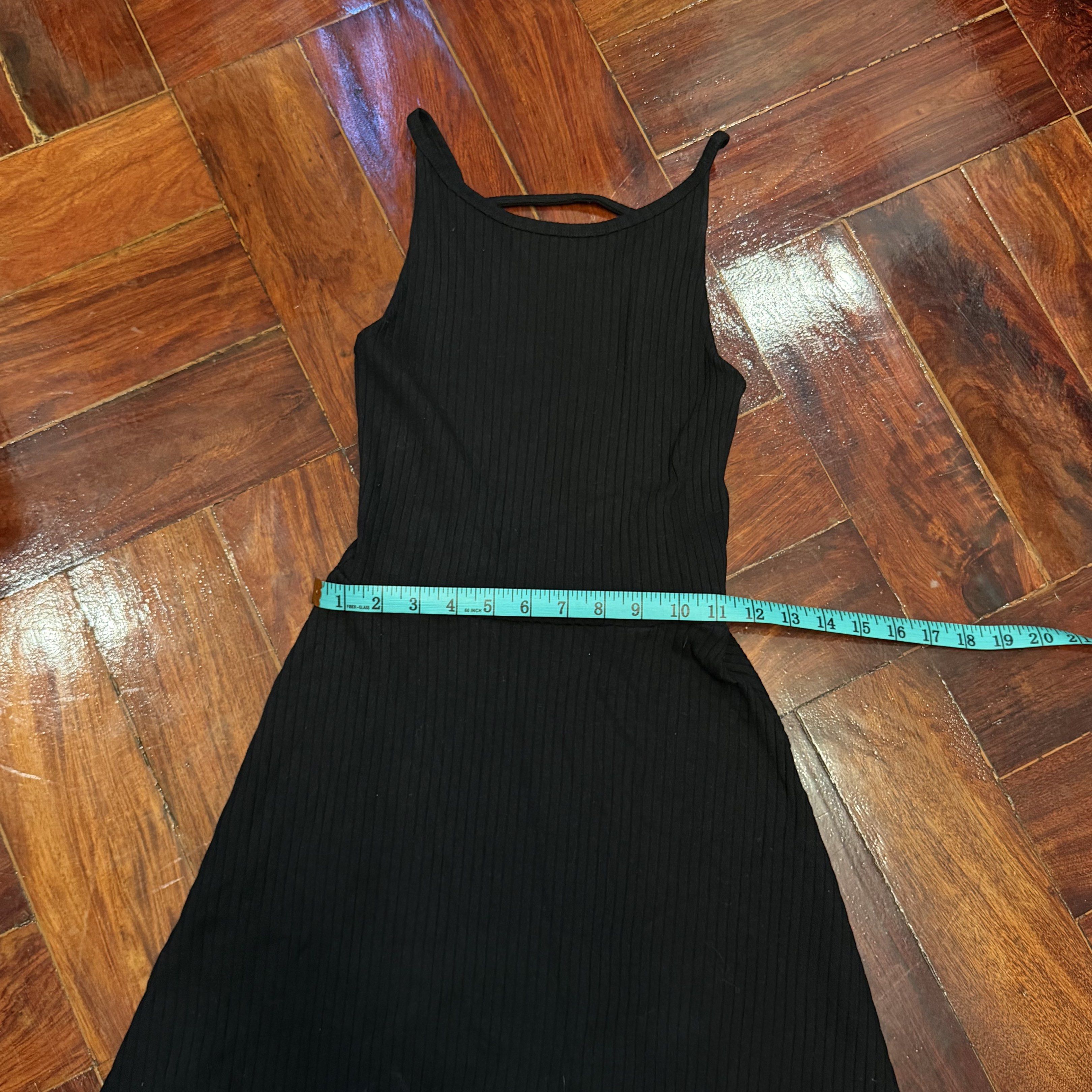 TOPSHOP Black Mini Dress LBD (Category: Dresses) located in Marikina City. Submitted by eisagyu (Listing ID 1420629012, Image 3). Description: good condition! no stains or flaws. what you see is what you get!! 📍 Lower Antipolo, Rizal 💰 Gcash, Maya, Maribank/Seabank, BDO 🚛 J&T, GGX, Same day delivery. All shipping fees are at buyer’s expense!.