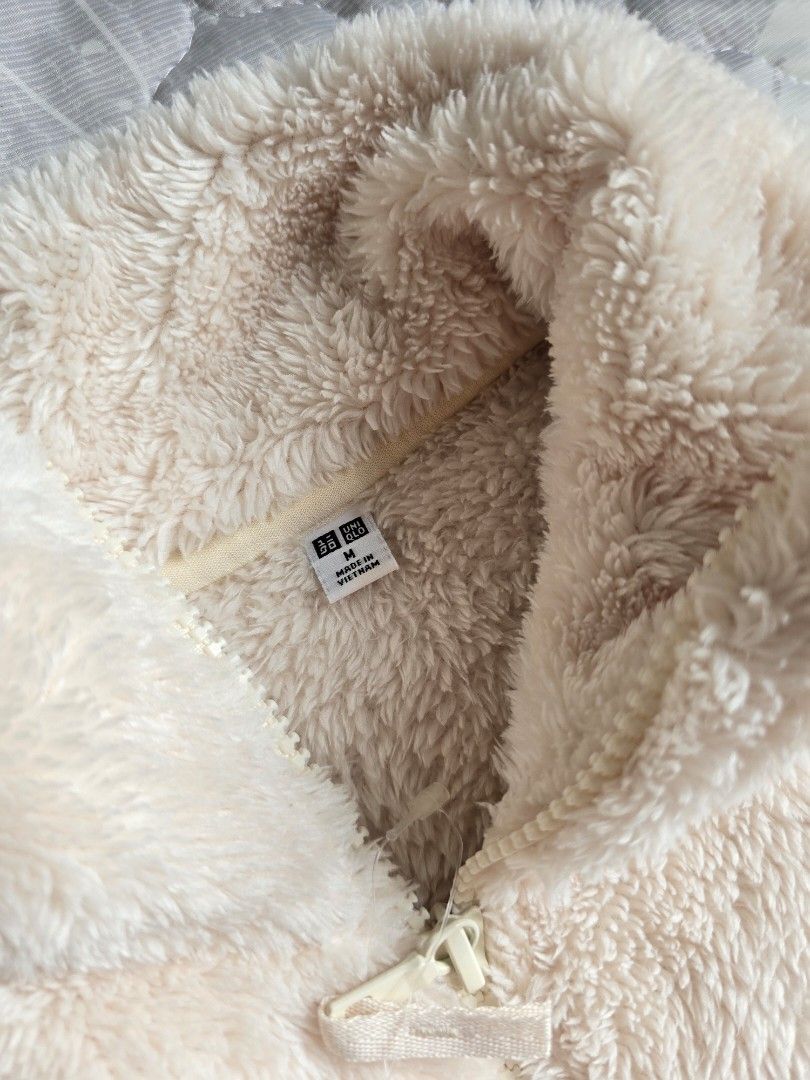 Uniqlo Fluffy Fleece Jacket M (Category: Coats, Jackets and Outerwear) located in Muntinlupa City. Submitted by mmmikay (Listing ID 1420574322, Image 3). Description: Uniqlo fluffy fleece jacket, size M. Please check measurements in last 2 pics. RFS: Doesn't fit Location: Muntinlupa City .