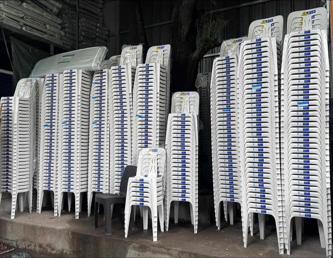 Uratex Plastic Chairs - Stackable (Category: Chairs) located in Binan City. Submitted by plesisrhin96177 (Listing ID 1420573010, Image 1). Description: BRAND-NEW URATEX MONOBLOCK CHAIR - Uratex plastic chairs - Durable and stackable design - Comfortable backrest - Color: White with blue accents - Ideal for indoor and outdoor use - Perfect for events or everyday seating.