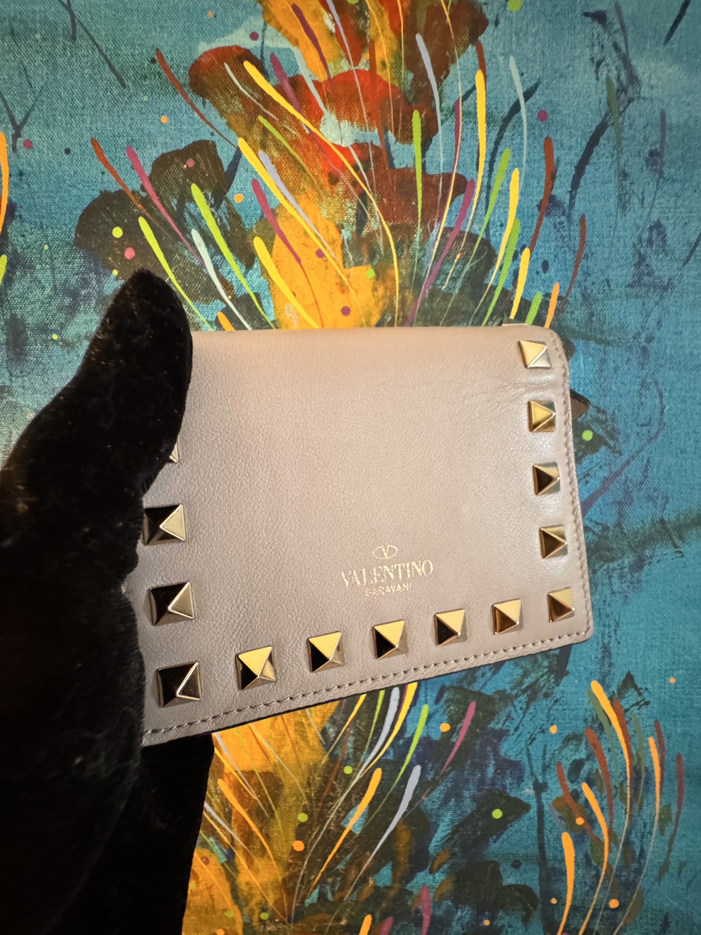 Valentino GaraVani short bifold wallet (Category: Wallets & Card holders) located in Quezon City. Submitted by jmako (Listing ID 1420570558, Image 1). Description: I’m good condition Authentic .