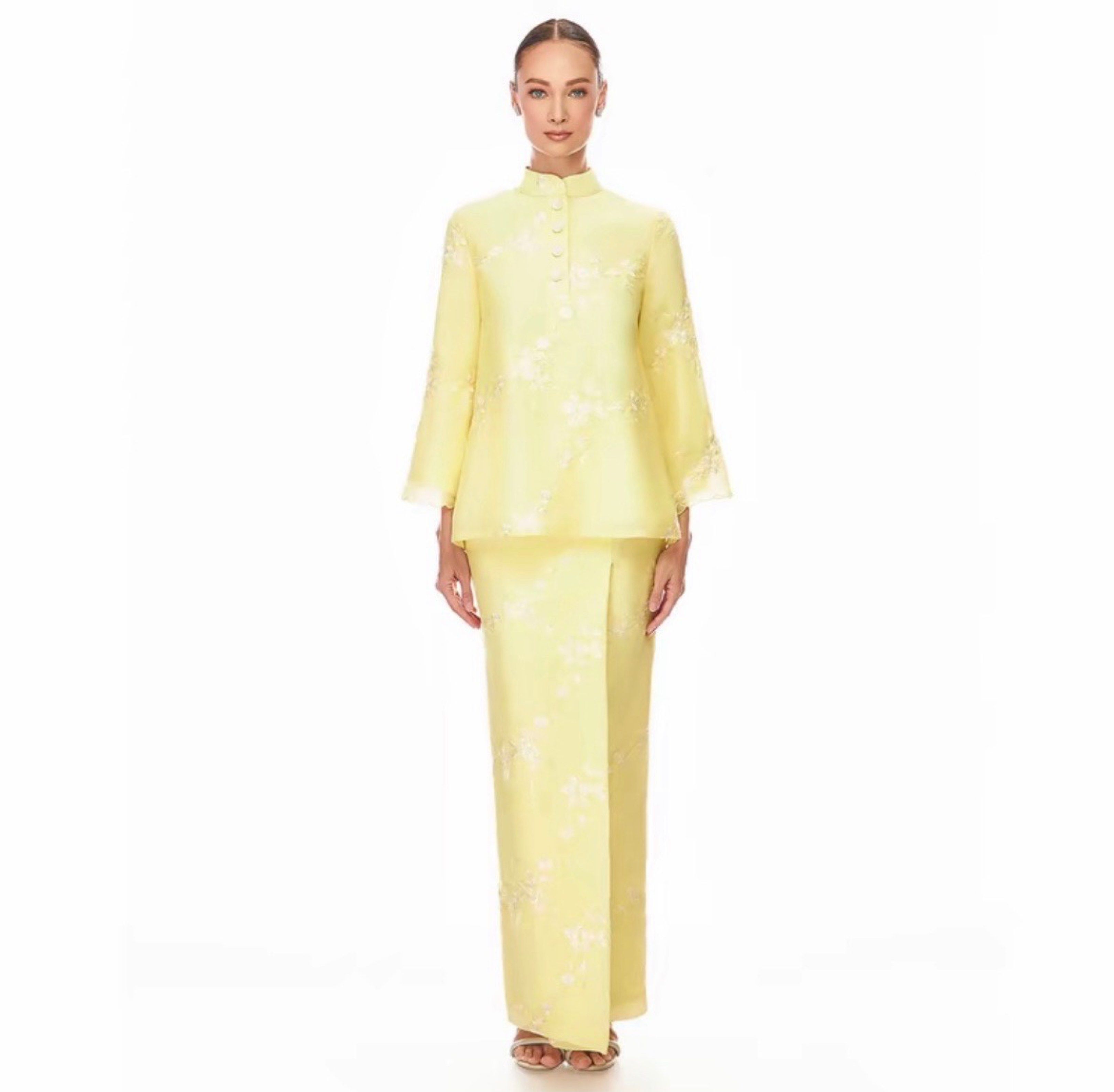 WANZAR Petra Kurung in Yellow (Category: Baju Kurung & sets) located in Sepang. Submitted by mimo.thriftshop (Listing ID 1420594035, Image 1). Description: Wanzar Petra kurung Yellow Size S Condition 10/10 Pakai sekali hari raya sahaja Rm 250 (Rm 319) can nego.