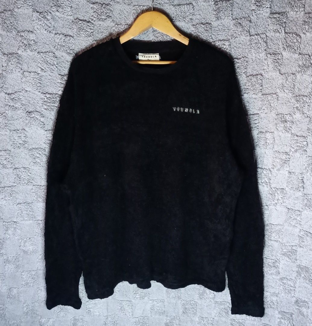 Youngla sweatshirt (Category: Activewear) located in Asingan. Submitted by arnelpalaris8 (Listing ID 1420708029, Image 1). Description: Youngla fleece sweatshirt longsleeve(UNISEX) Size Large 24.5 Width 27 Length Verygood to excellent 1k freeshipping PM ME.