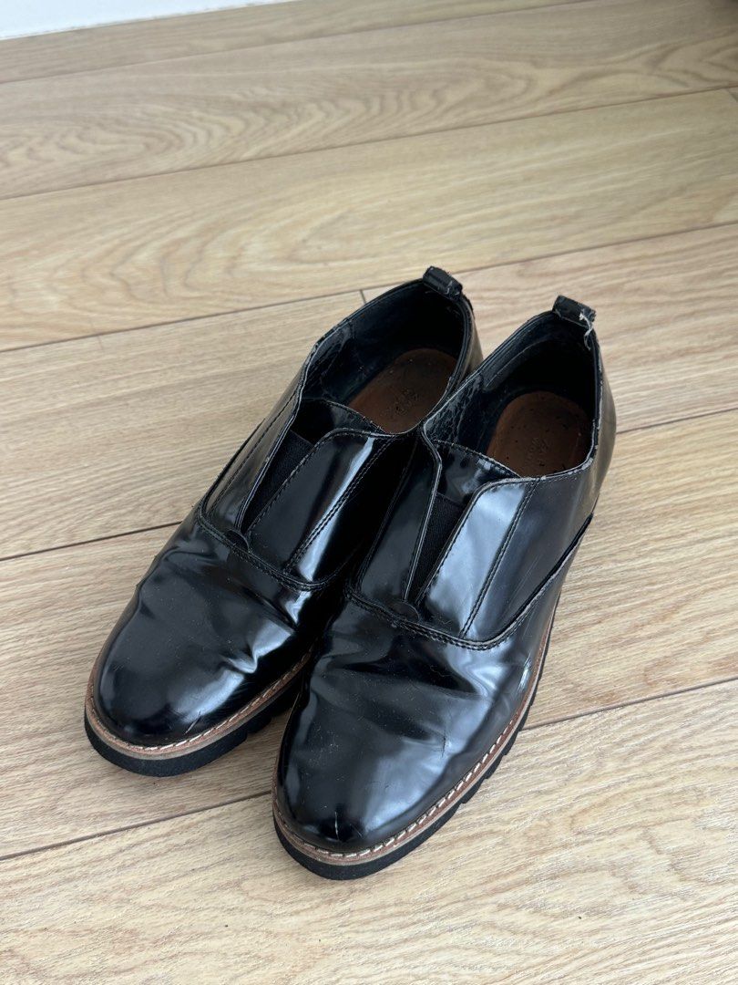 Zara Oxfords (Category: Flats & Sandals) located in Mandaluyong City. Submitted by clearanceaa (Listing ID 1420623193, Image 1). Description: Size 7.