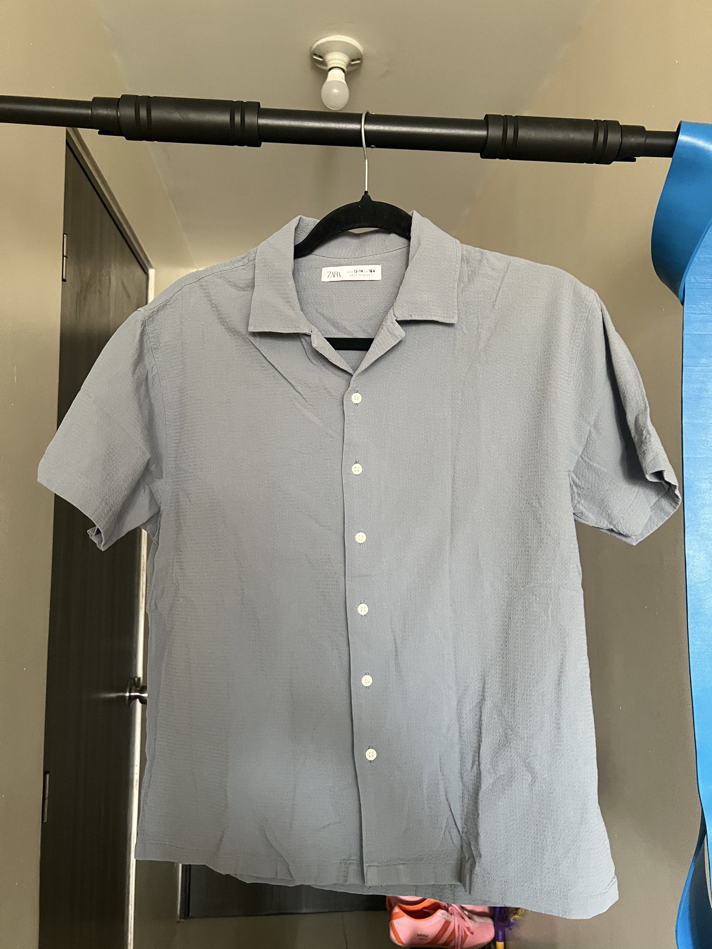 Zara Summer Polo Mens (Category: Tshirts & Polo Shirts ) located in Manila. Submitted by ty.ringo (Listing ID 1410424401, Image 1). Description: - Zara blue short-sleeved shirt - Textured fabric - barely worn - size 13-14 kids but fits XS mens dimes chest - 22 frontlength-24 sleeve length- 20 back width- 21 arm width- 8.