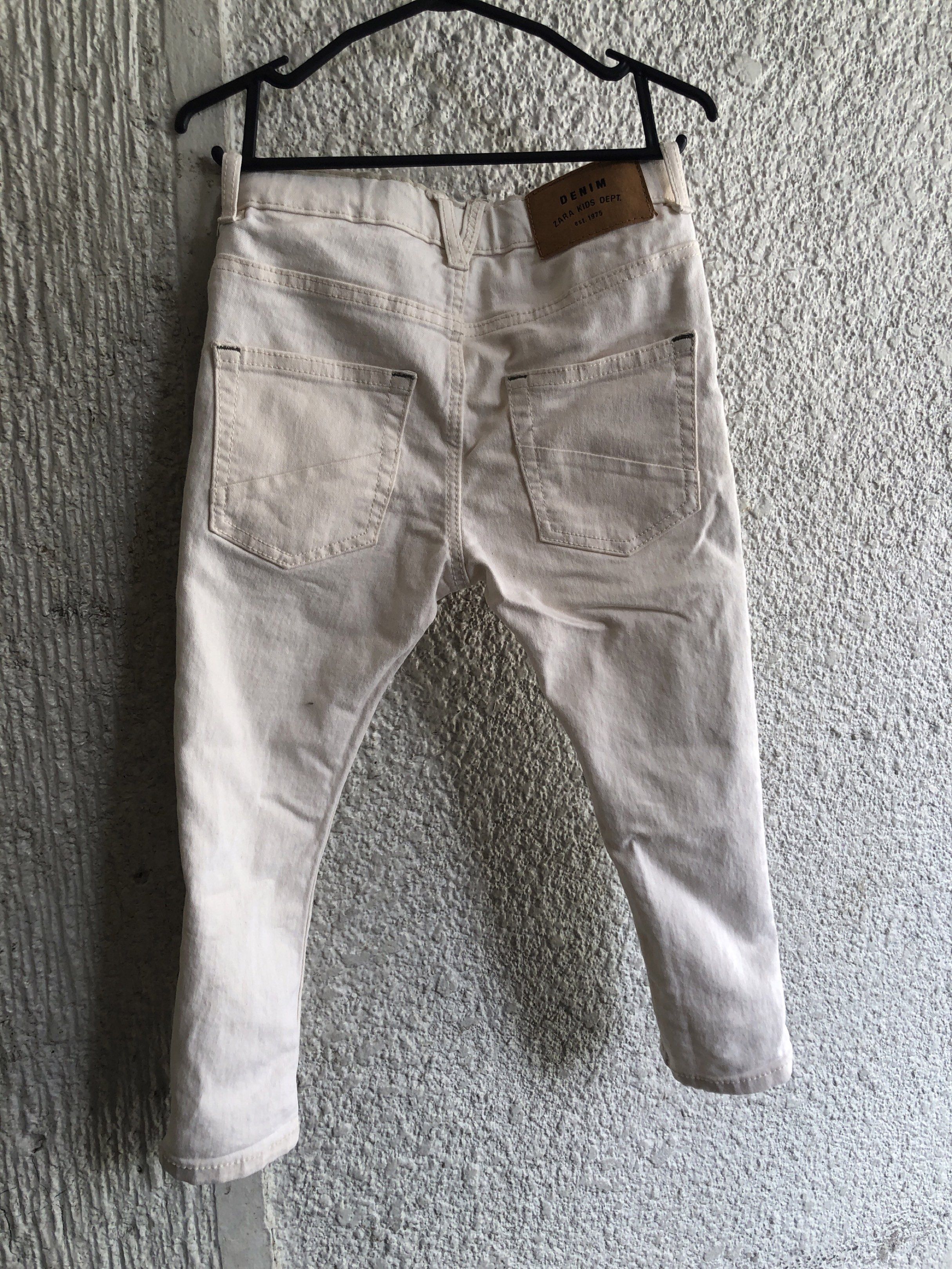 Zara skinny pants (Category: Babies & Kids Fashion) located in Taytay. Submitted by kylebern (Listing ID 1420577939, Image 3). Description: Denim white pants Zara brand Cut tag Taytay rizal area More items pls check my acct.