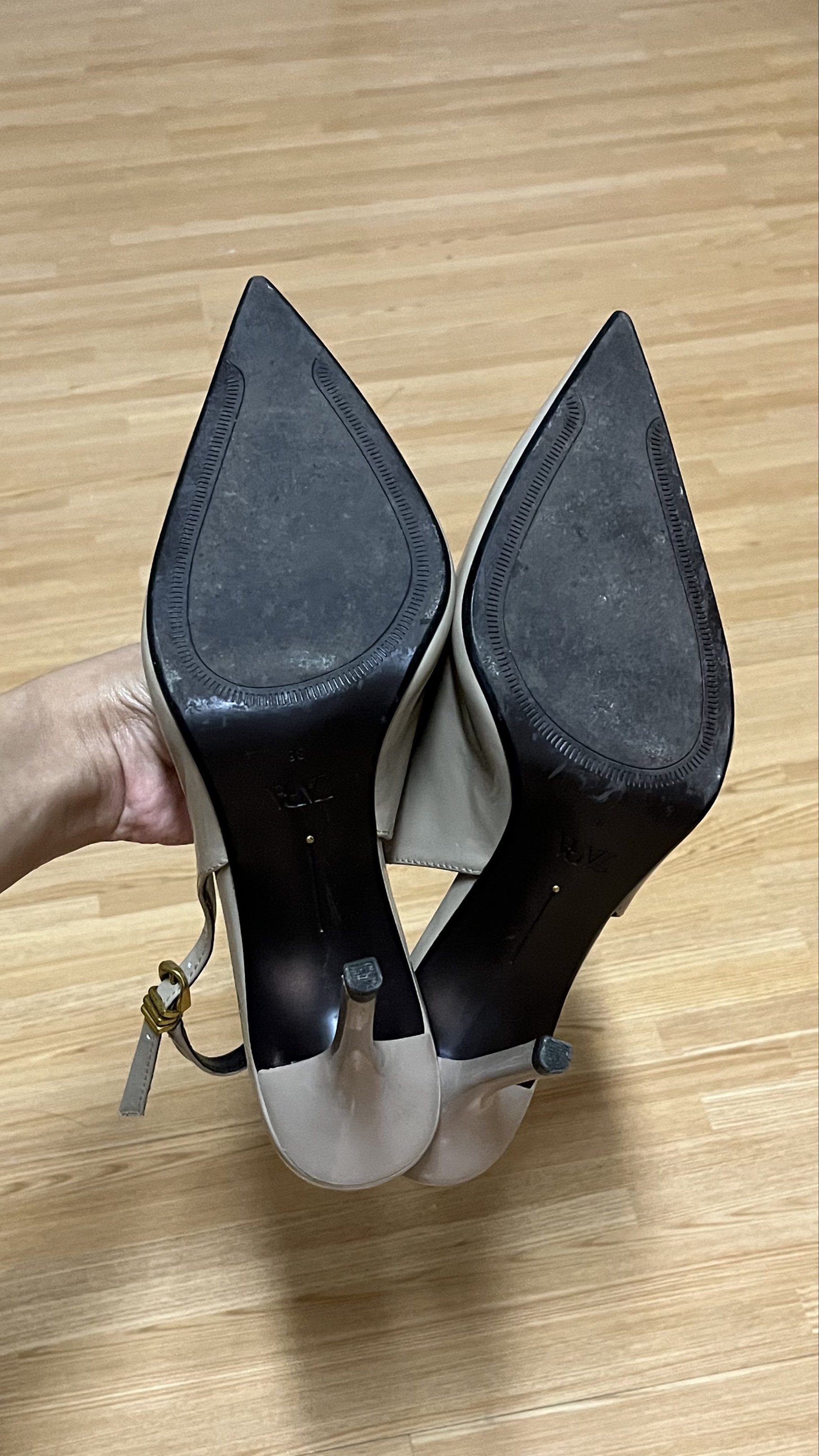 Zara Slingback High Heels 38 (Category: Heels) located in Cebu City. Submitted by cellar_ (Listing ID 1420672366, Image 3). Description: Used once, good as brand new, no flaws at all Bought it for 2,995 + SF Out of stock both online and physical store.
