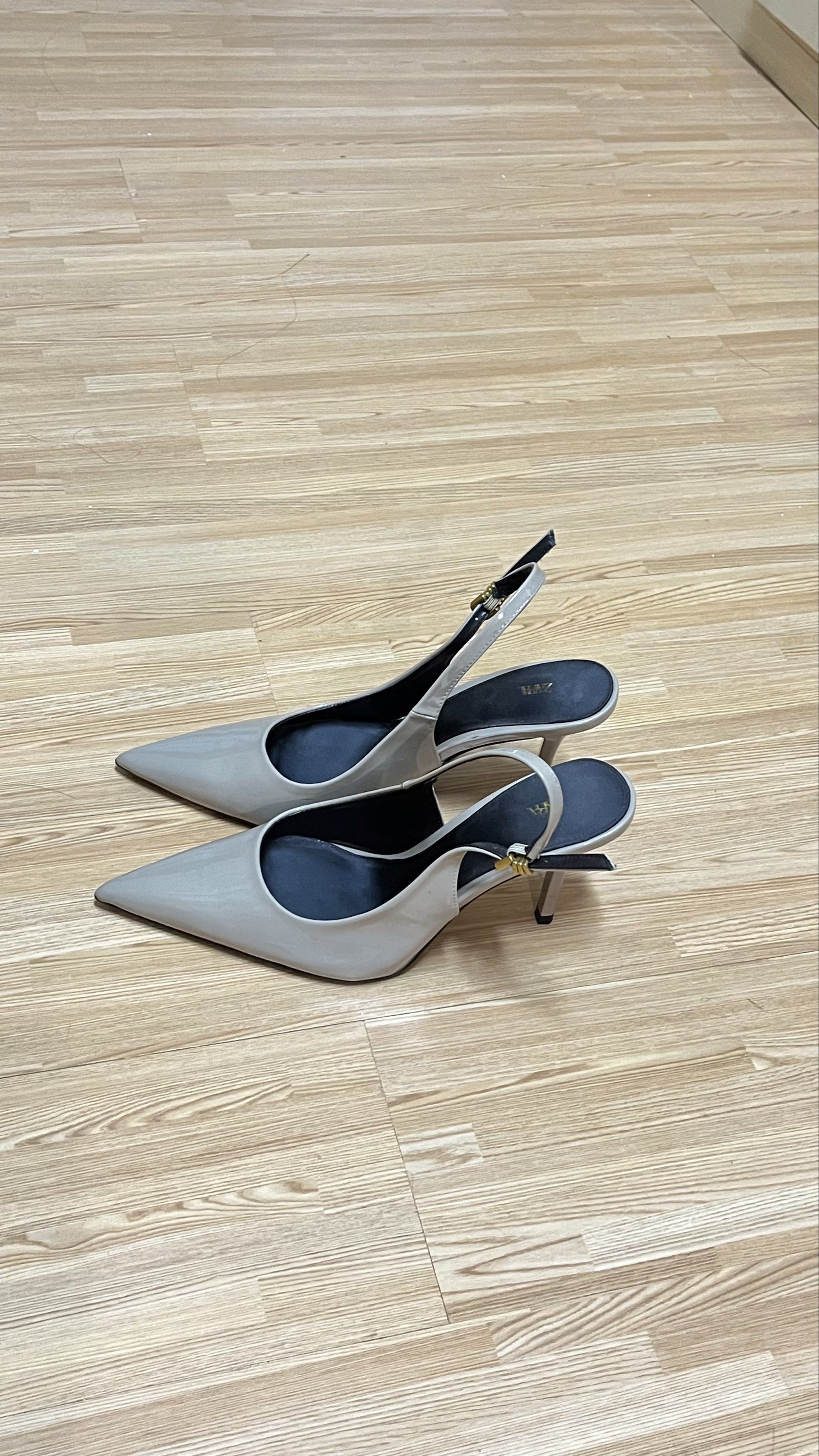 Zara Slingback High Heels 38 (Category: Heels) located in Cebu City. Submitted by cellar_ (Listing ID 1420672366, Image 1). Description: Used once, good as brand new, no flaws at all Bought it for 2,995 + SF Out of stock both online and physical store.