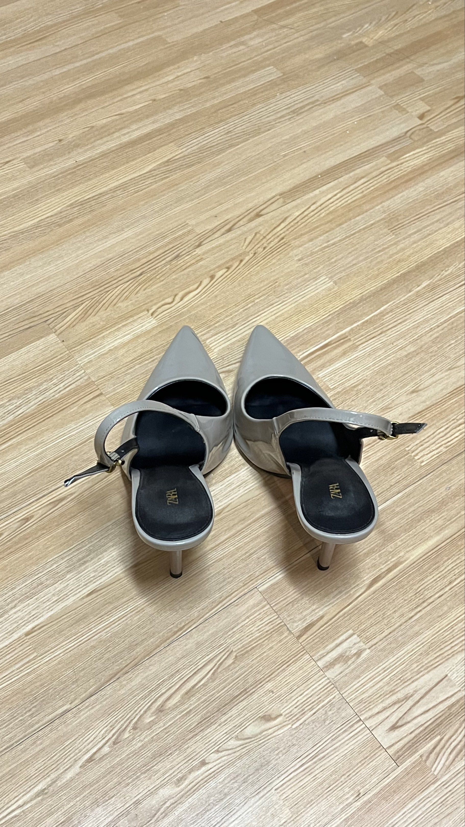 Zara Slingback High Heels 38 (Category: Heels) located in Cebu City. Submitted by cellar_ (Listing ID 1420672366, Image 2). Description: Used once, good as brand new, no flaws at all Bought it for 2,995 + SF Out of stock both online and physical store.